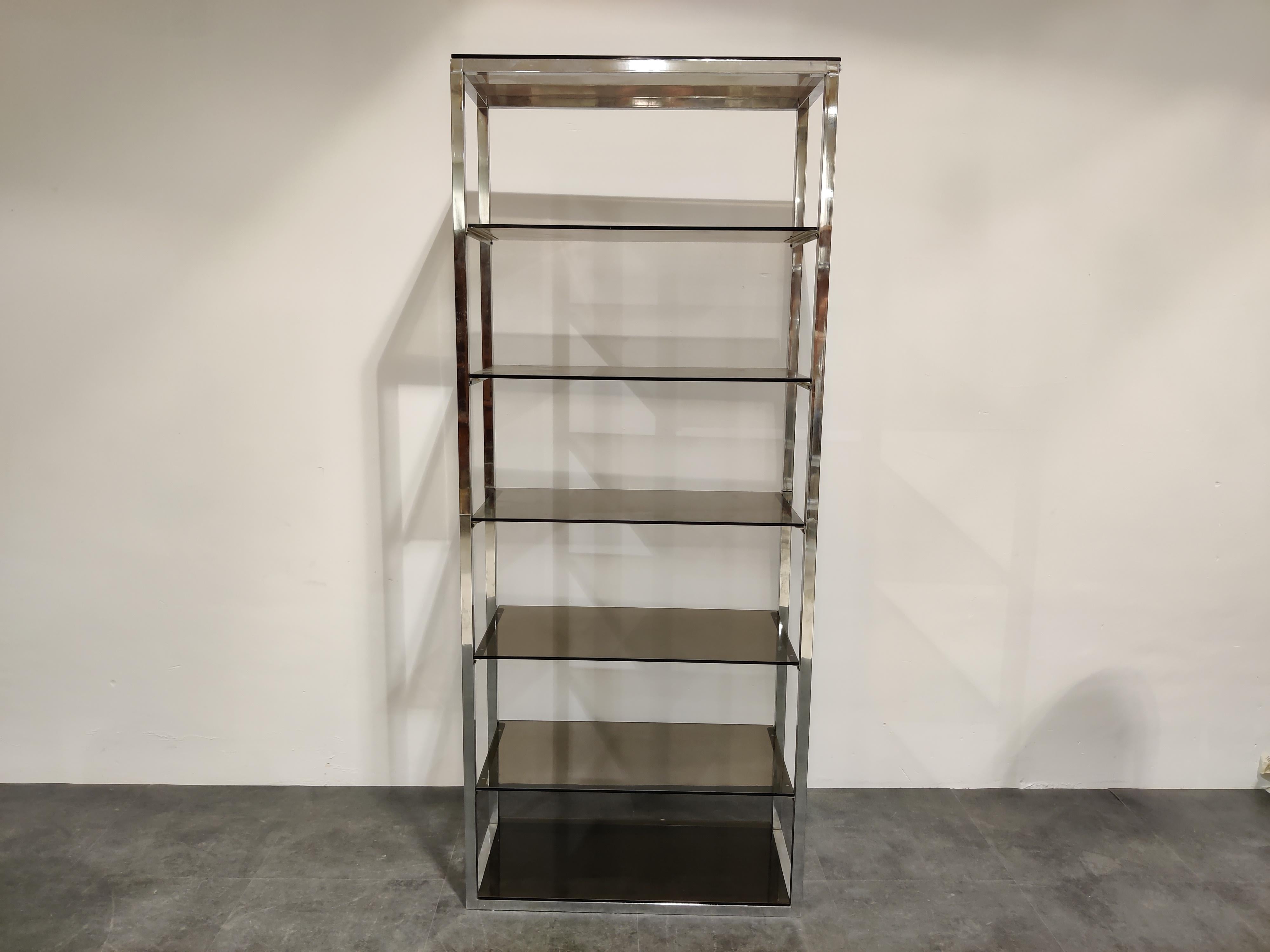 Vintage chrome étagère or bookcase with a chrome frame and smoked glass.

Good condition.

Hollywood Regency/1970s glam style

1970s, Belgium

Measures: Height 185cm/72.83