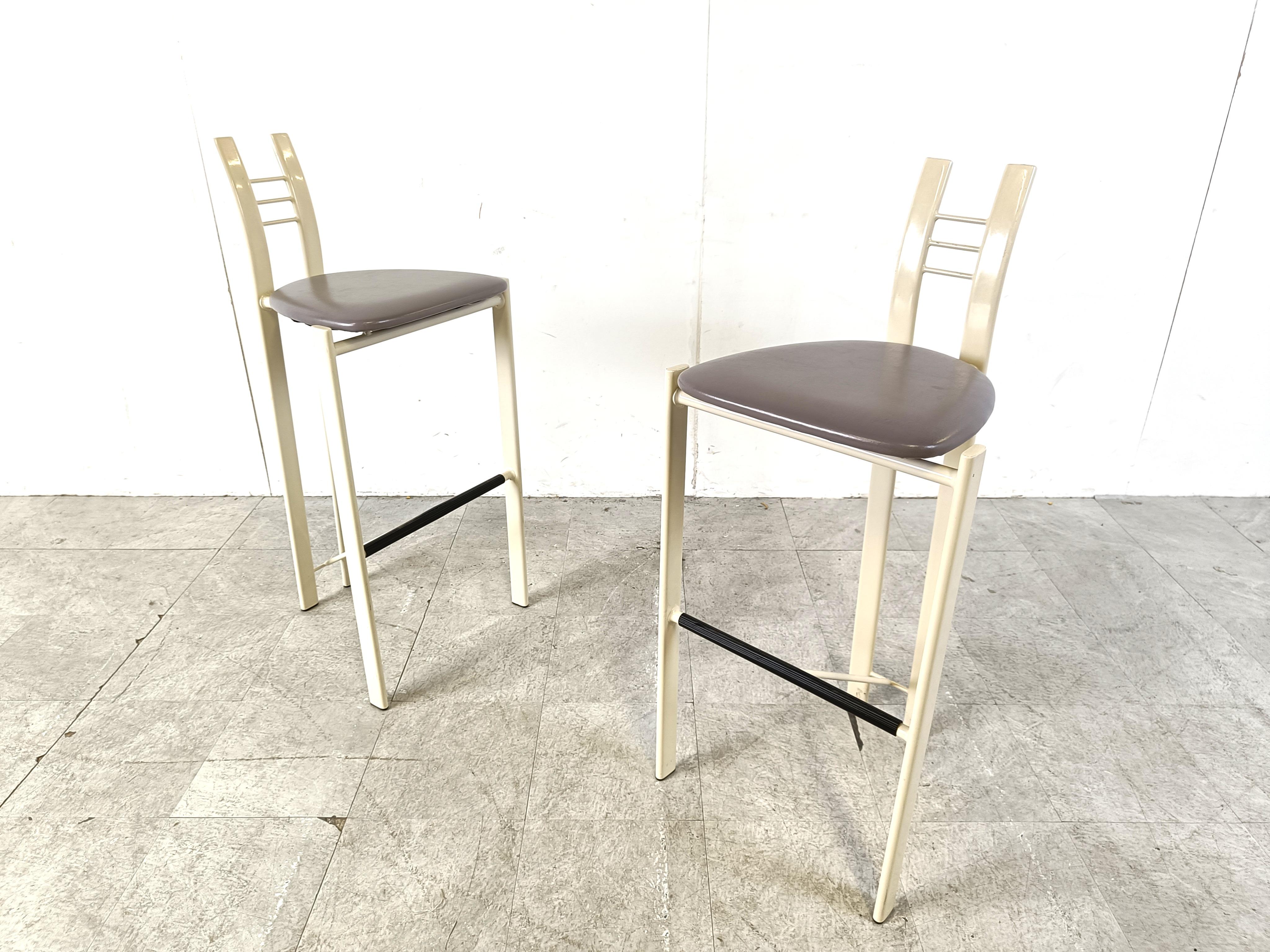 Vintage postmodern bar stools with a white metal frame and grey skai seats.

1980s - Italy

Very good condition

Dimensions:
Height: 108cm
Width x depth: 46cm
Seat height: 78cm


Ref.: 054145


*Price is for the set
