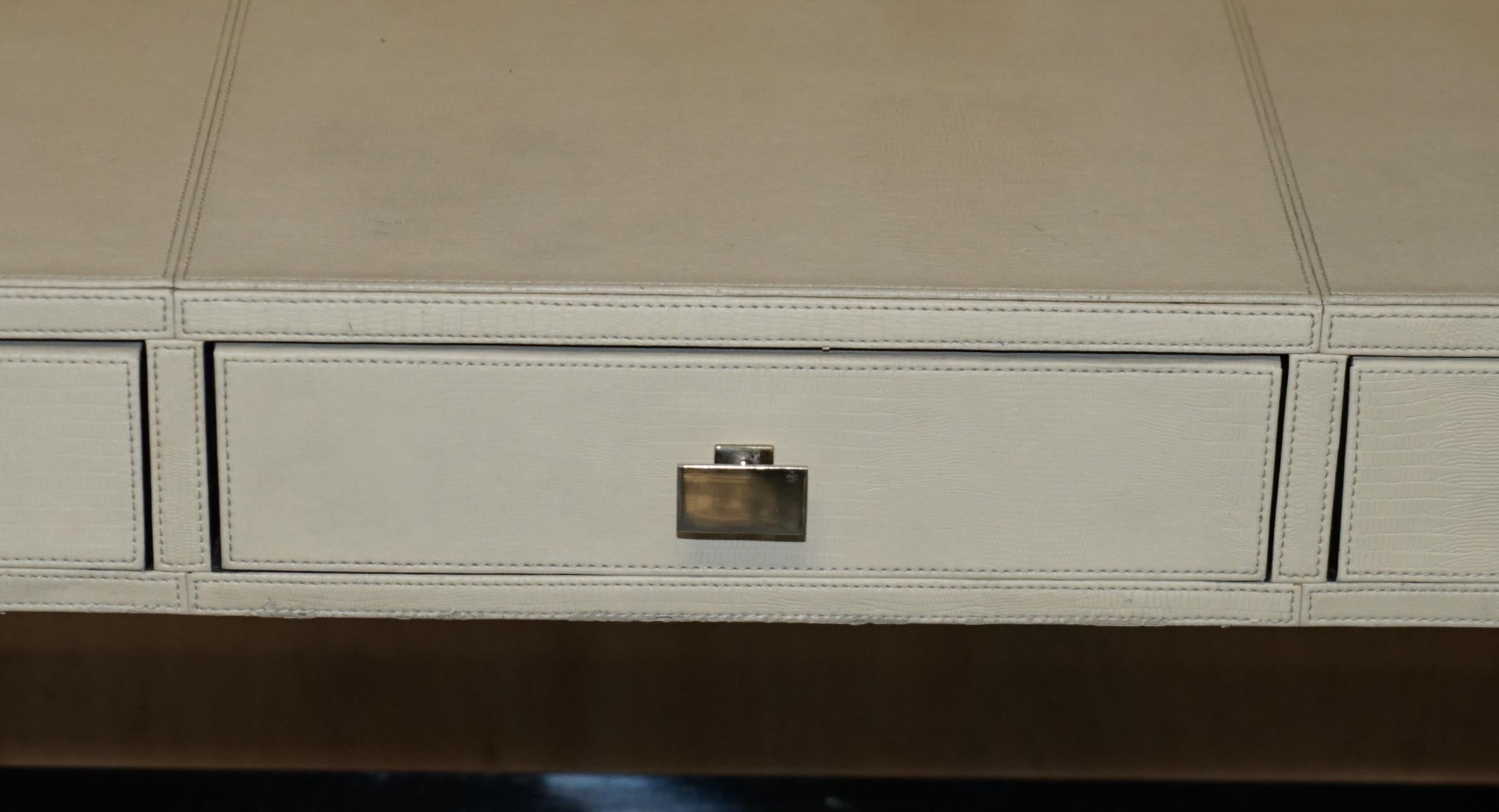 Anglais Bureau DE DESIGN DE TABLE D' ALLIGATOR EN CUIR DE CROCODILE À CHROME X FRAME en vente