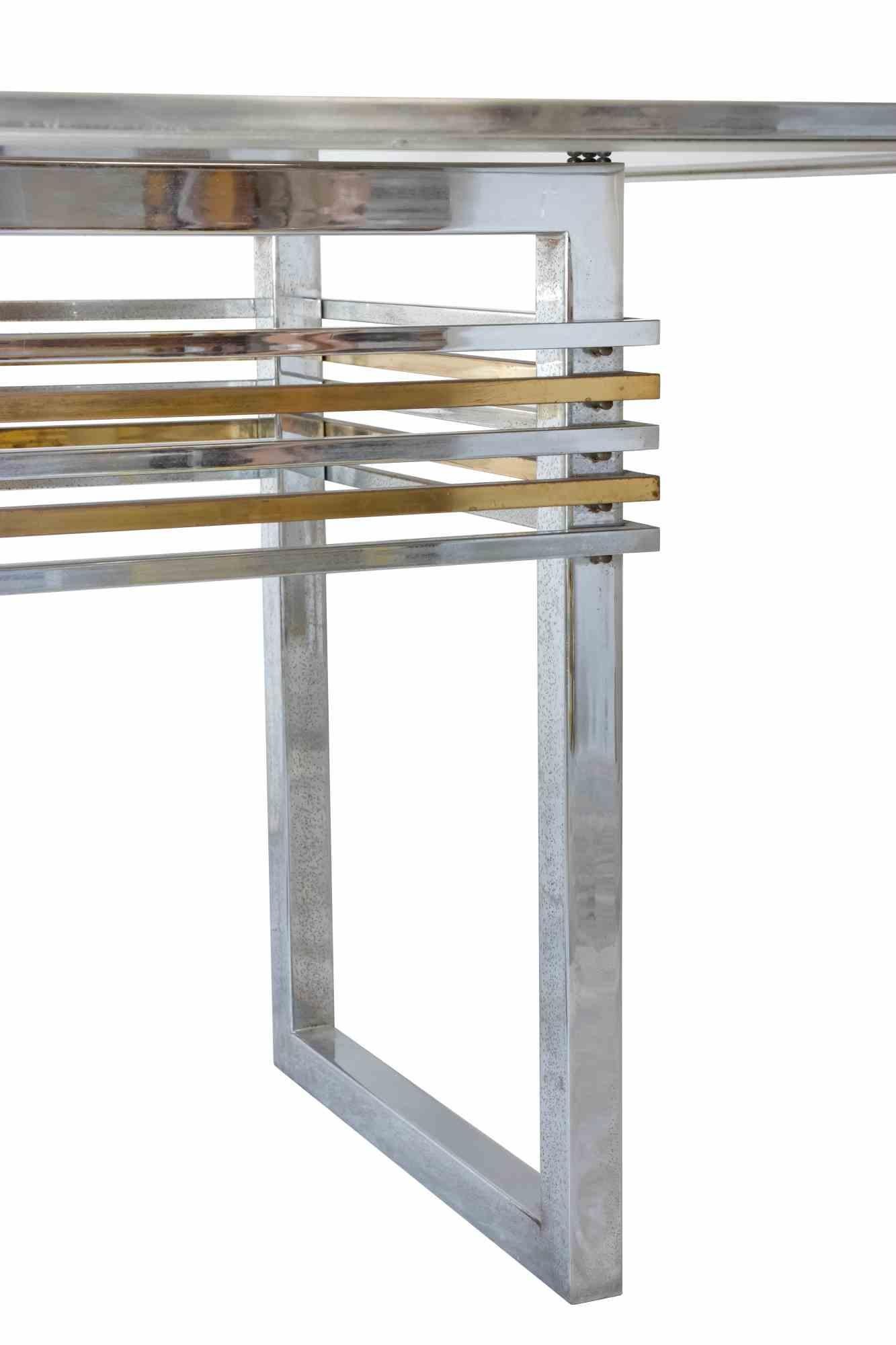 La mesa vintage cromada y de latón es un artículo de diseño original realizado por Romeo Rega para Metalarte en los años setenta.

Una preciosa mesa cromada perfecta para dar un toque de elegancia a tu habitación.

¡No te lo pierdas!