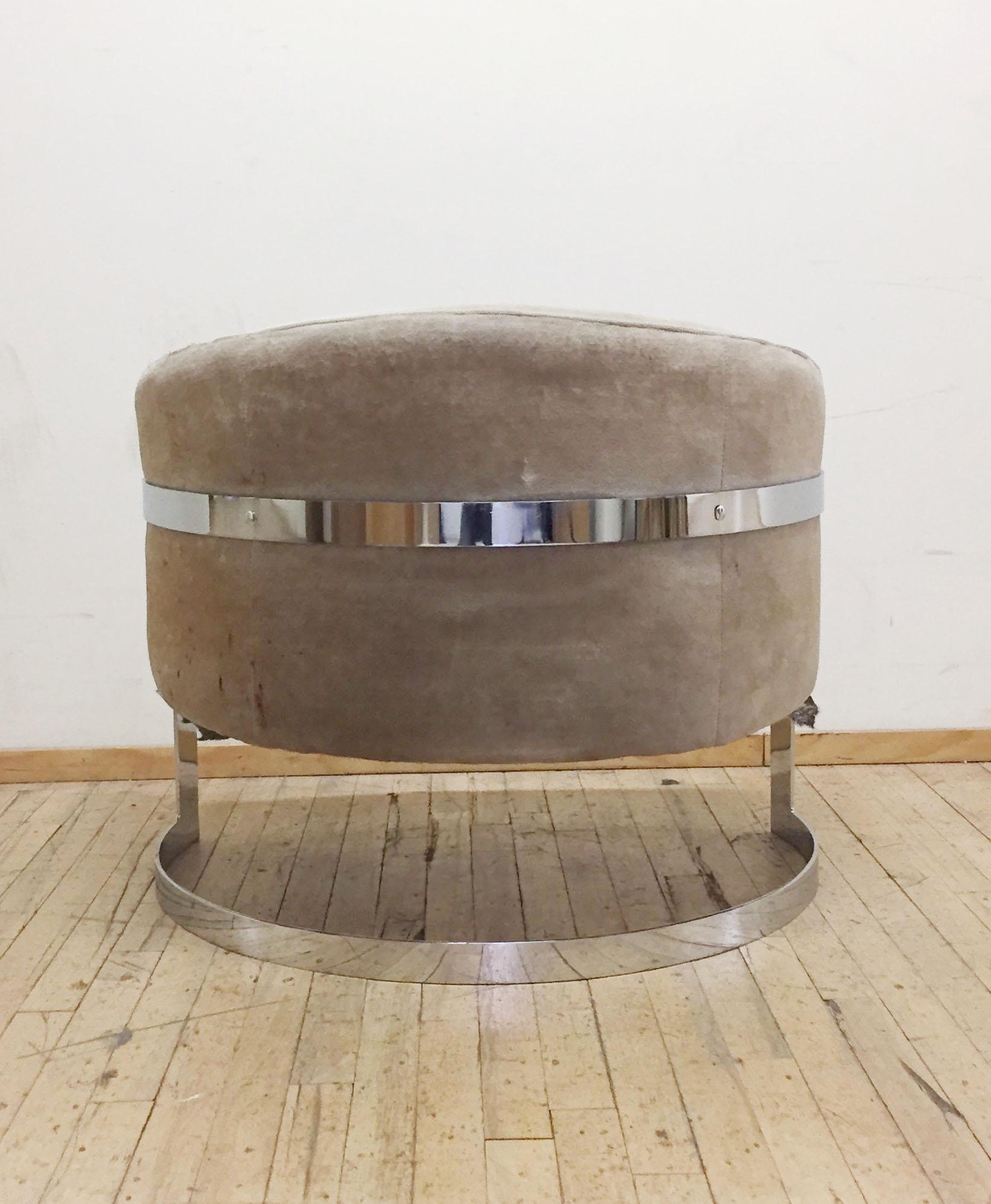 Mid-Century Modern Chaise longue en forme de U à dossier chromé vintage en vente