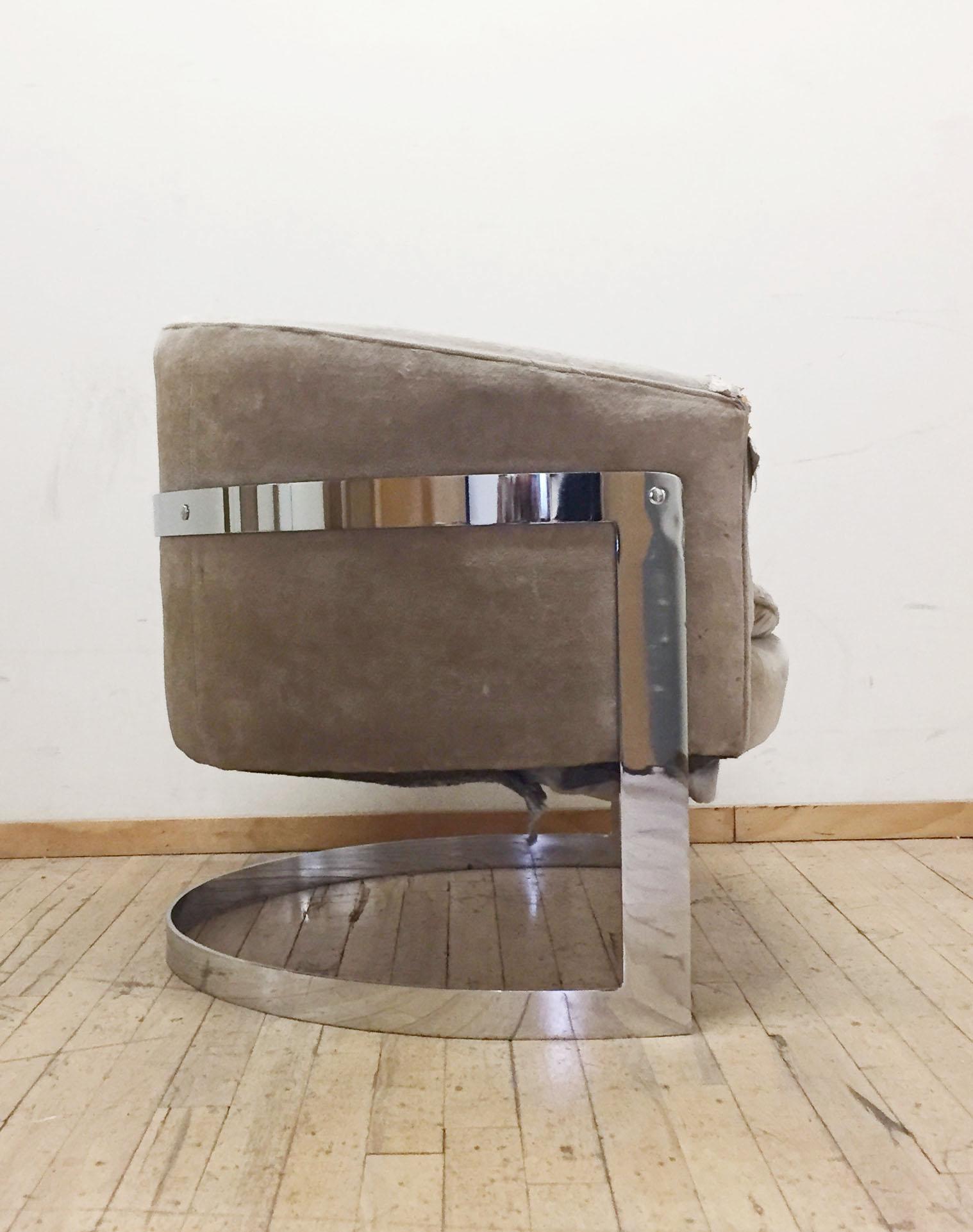 Chaise longue en forme de U à dossier chromé vintage Bon état - En vente à Chicago, IL