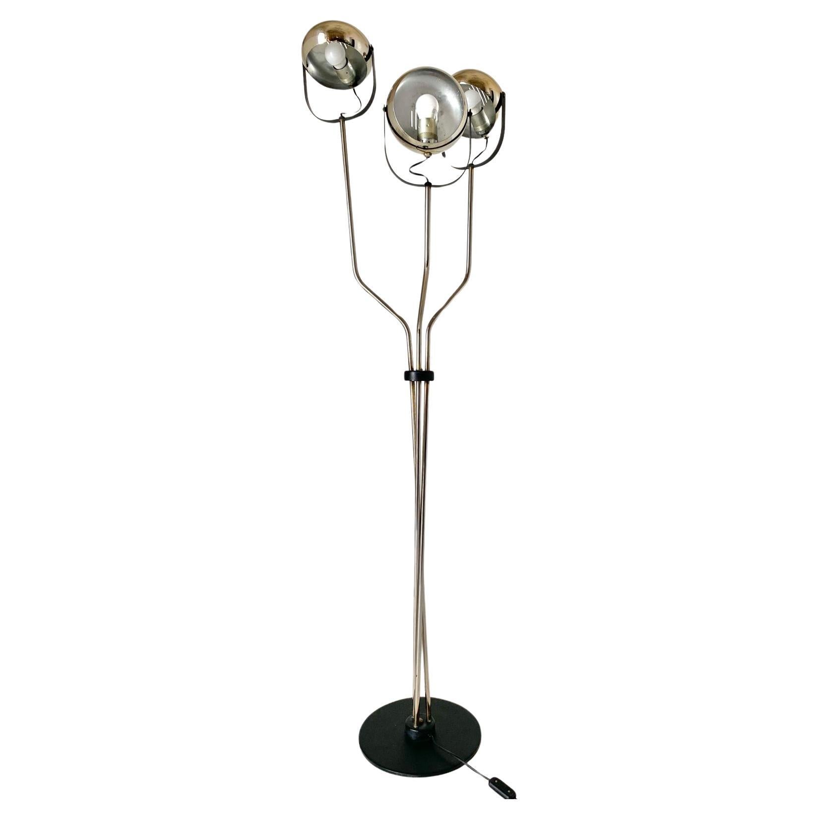 Italian Vintage chromed floor lamp with three adjustable lights spots, Reggiani 1960s For Sale