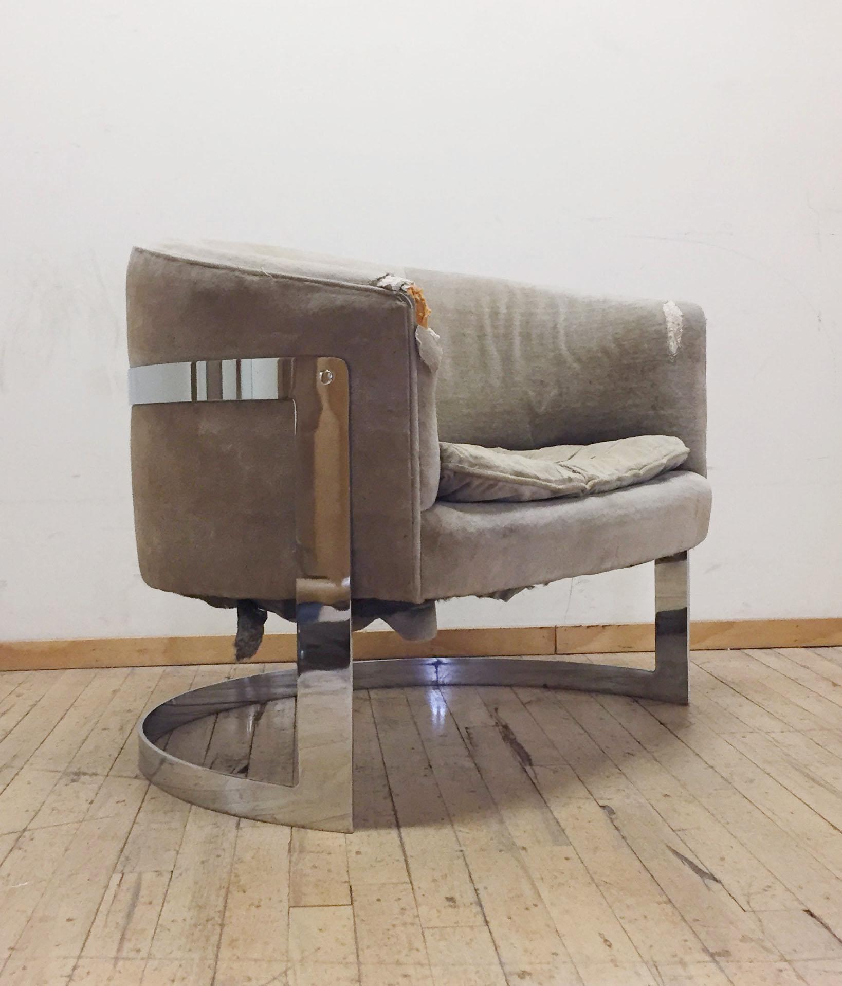 Mod U-form barrel back lounge chair aus massivem Stabstahl. Das muss neu gepolstert werden. Im Stil von Milo Baughman. 

Die Abmessungen müssen bestätigt werden.