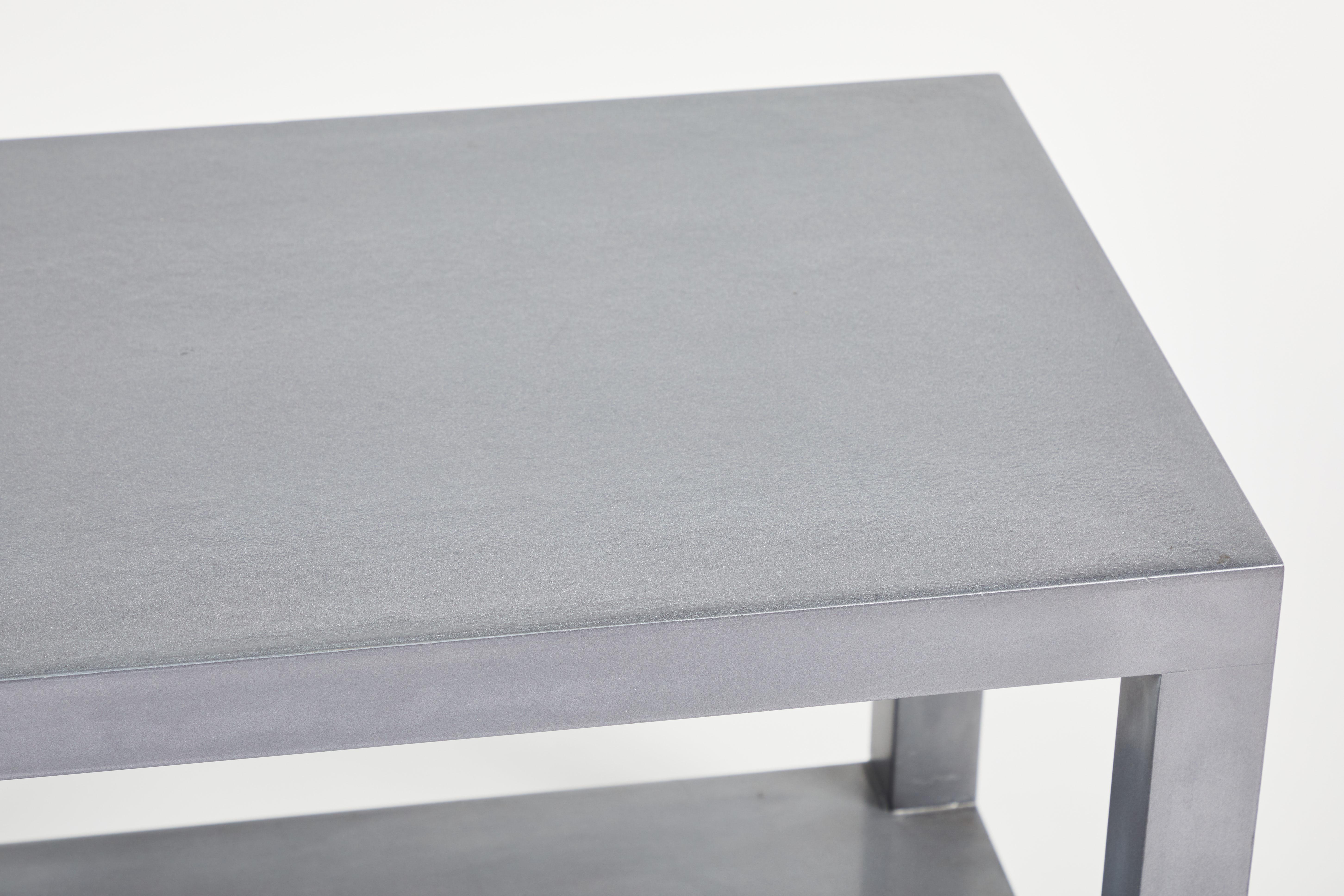 Acier Table d'appoint vintage en acier chromé et bois émaillé dans le style de Karl Springer en vente