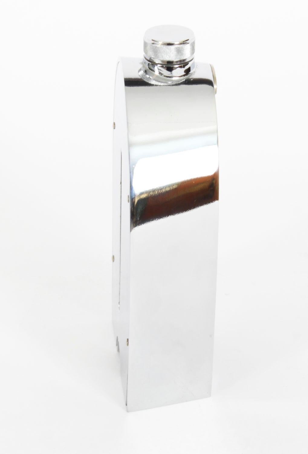 Métal Carafe radiateur Bugatti vintage de la fin du 20e siècle en vente