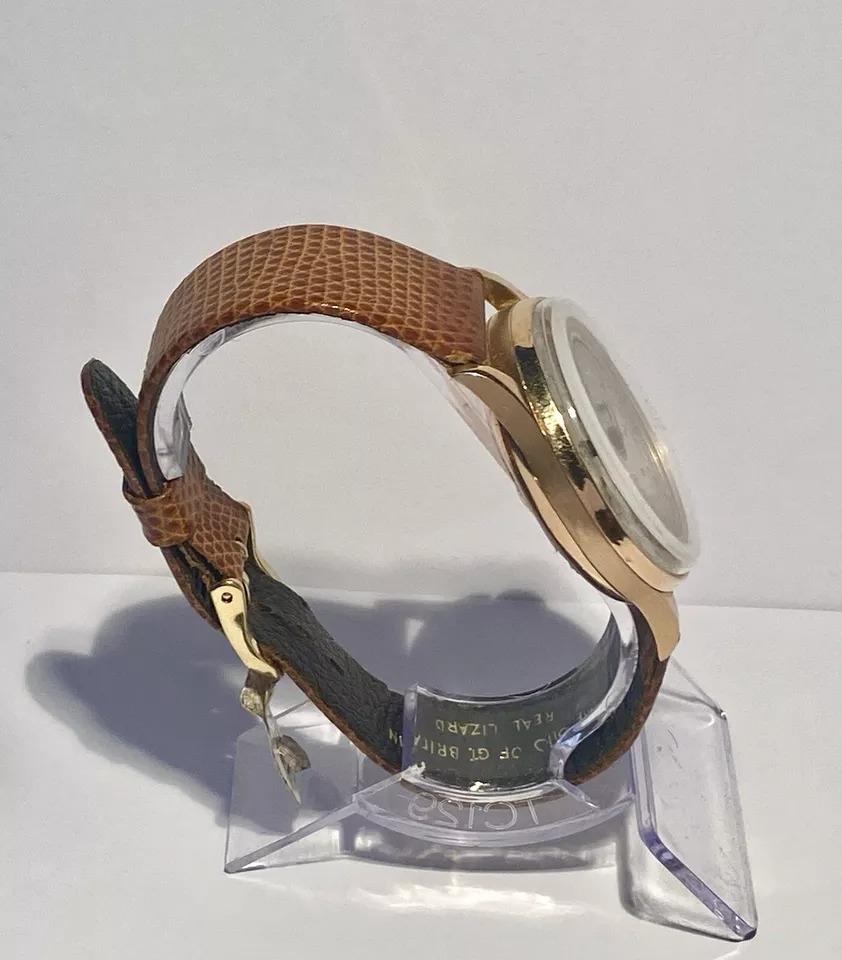Vintage Chronograph Suisse 18ct Rose Gold Antimagnetic 17 Jewels Watch Ca 1950's In Good Condition In Kenley surrey, GB