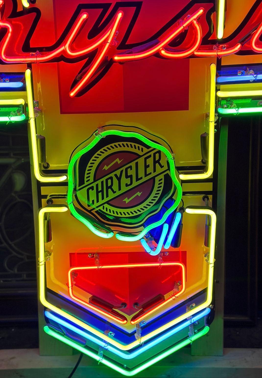 Verre Panneau Neon Chrysler, 20e siècle en vente