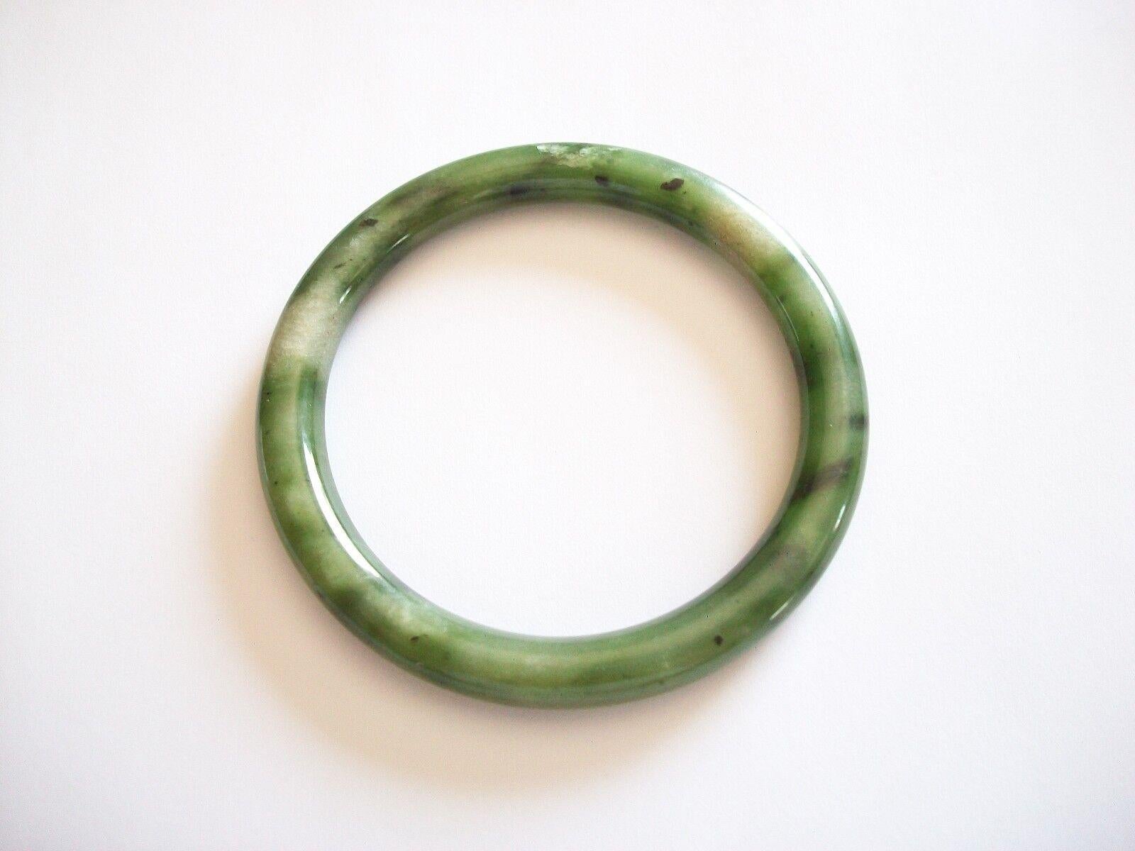Vintage Chrysoprase quartz bangle - semi translucent - mid 20th century.

Excellent/mint vintage condition - all original - no loss - no damage - no repairs - minor signs of age and use - ready to wear.

Size/Dimensions - Medium - 3 1/8