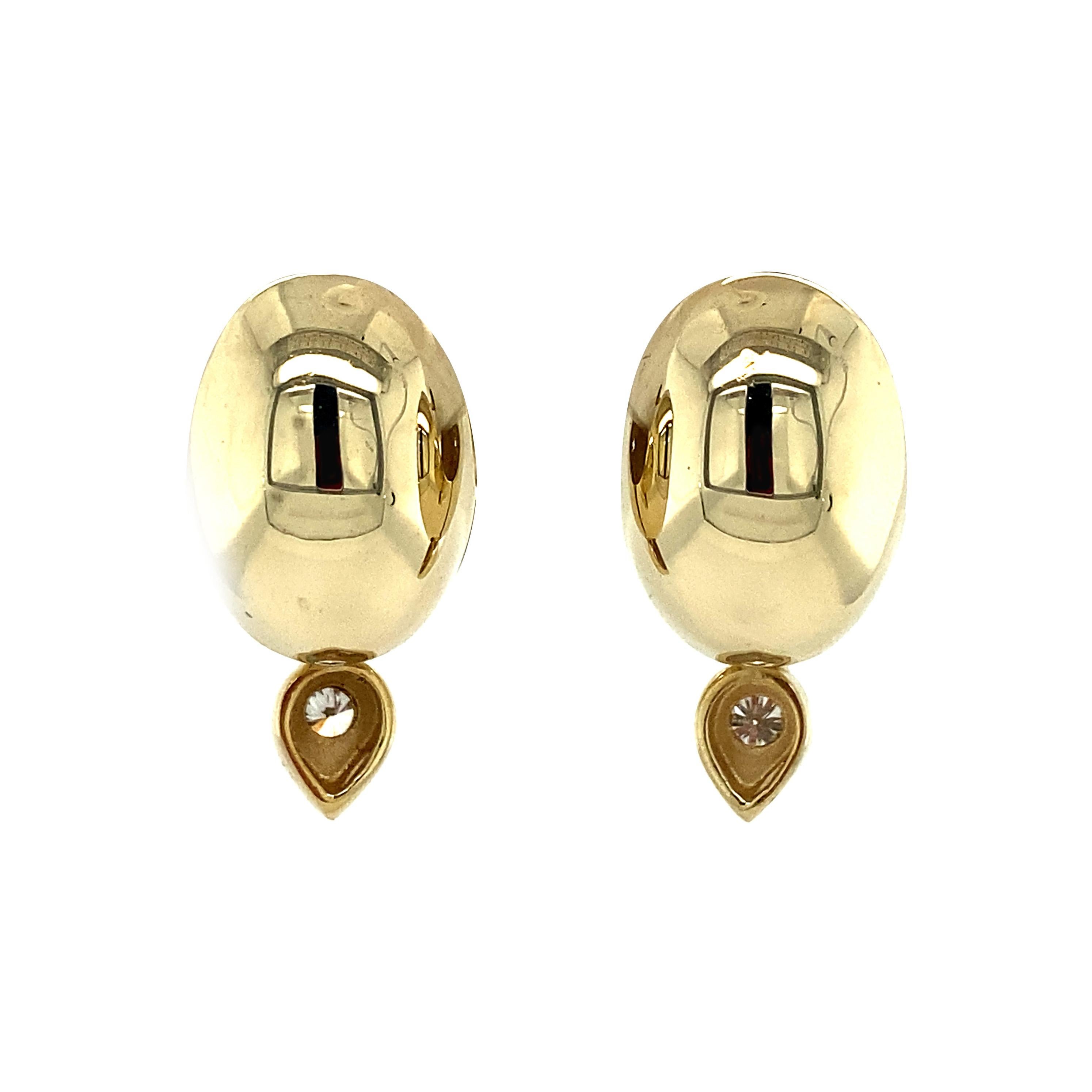Vintage Chunky 14 Karat Yellow Gold Diamond Huggie Hoop Earrings In Excellent Condition For Sale In AMSTERDAM, NL