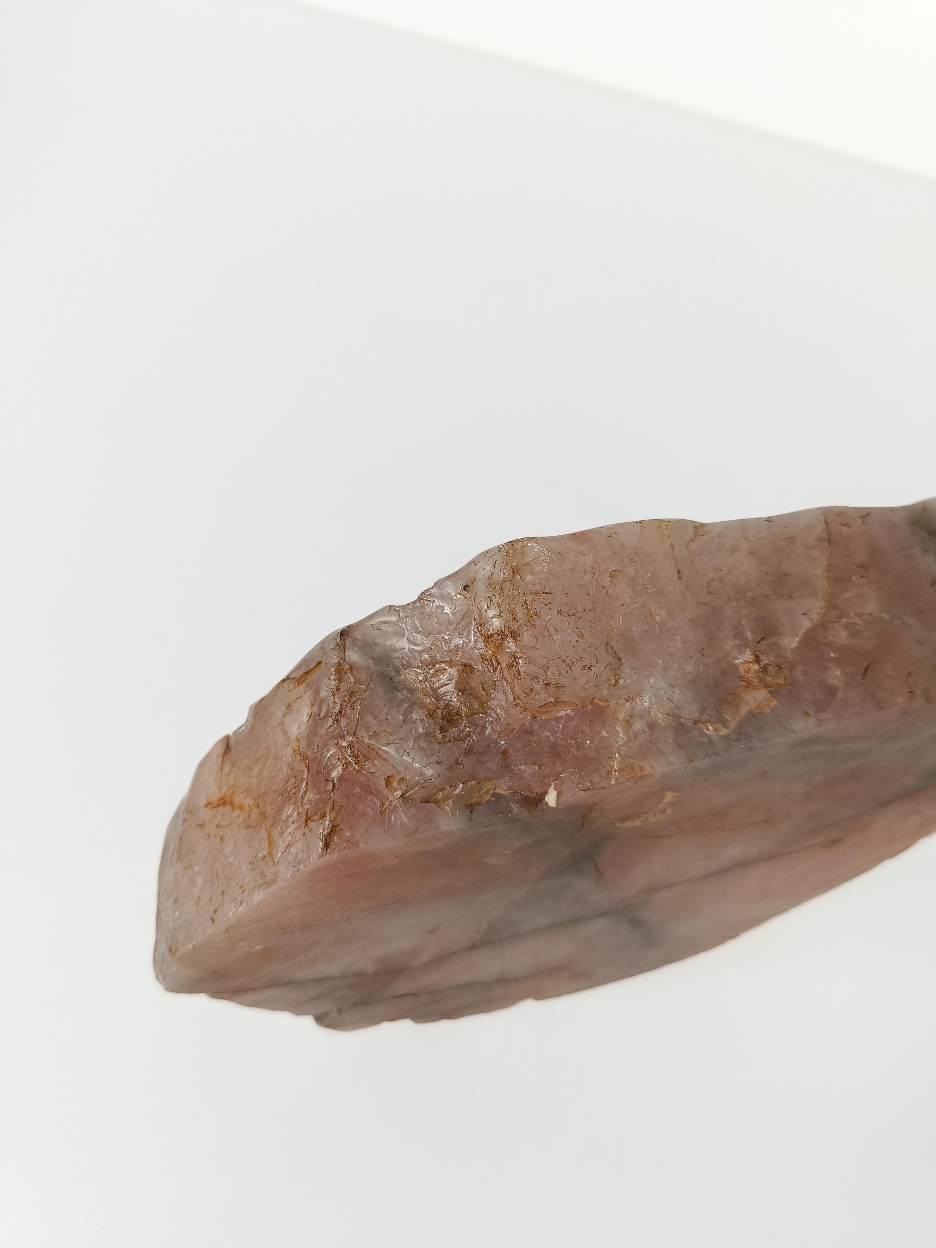 Chunky Aschenbecher aus natürlichem geschnitztem Rosenquarz mit organischen Rohkanten im Vintage-Stil (20. Jahrhundert) im Angebot