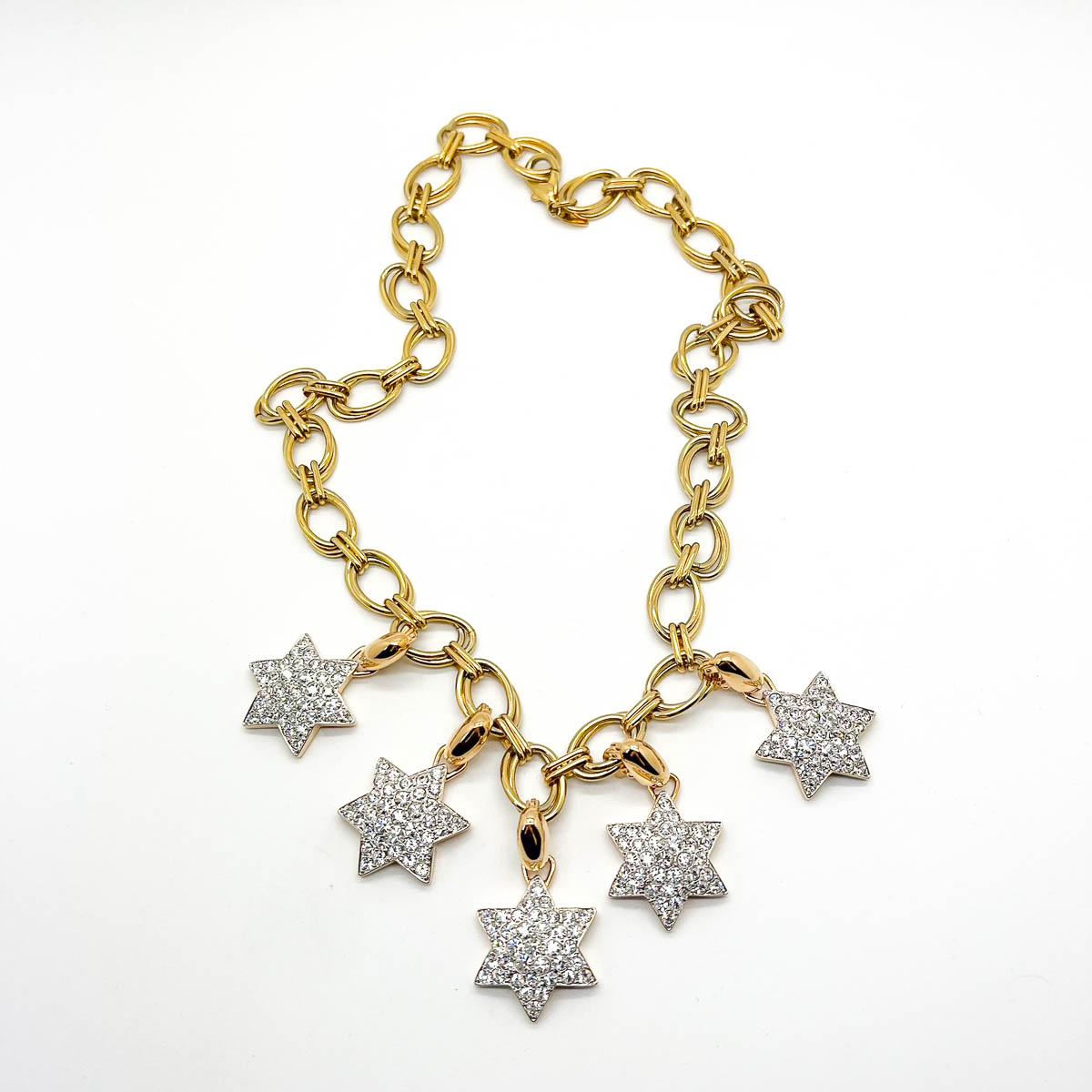 A spectacular statement vintage star charm necklace with removeable charms. A chunky chain adorned with five fabulous removeable, crystal set, star charms. Alter you look and wear as few or many stars as you like.
An unsigned beauty. A rare