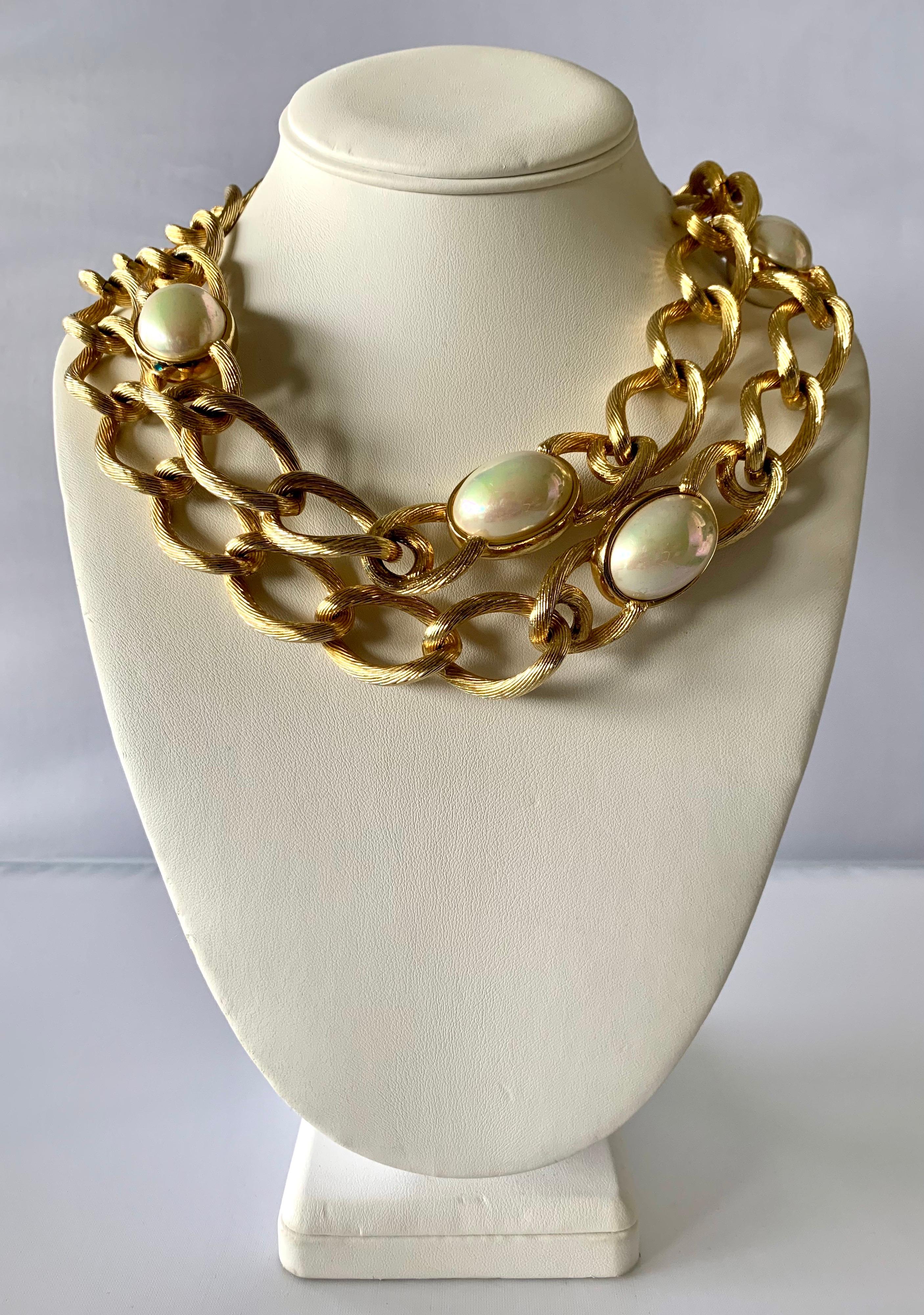 Vintage chunky architectural gold-tone chain necklace 