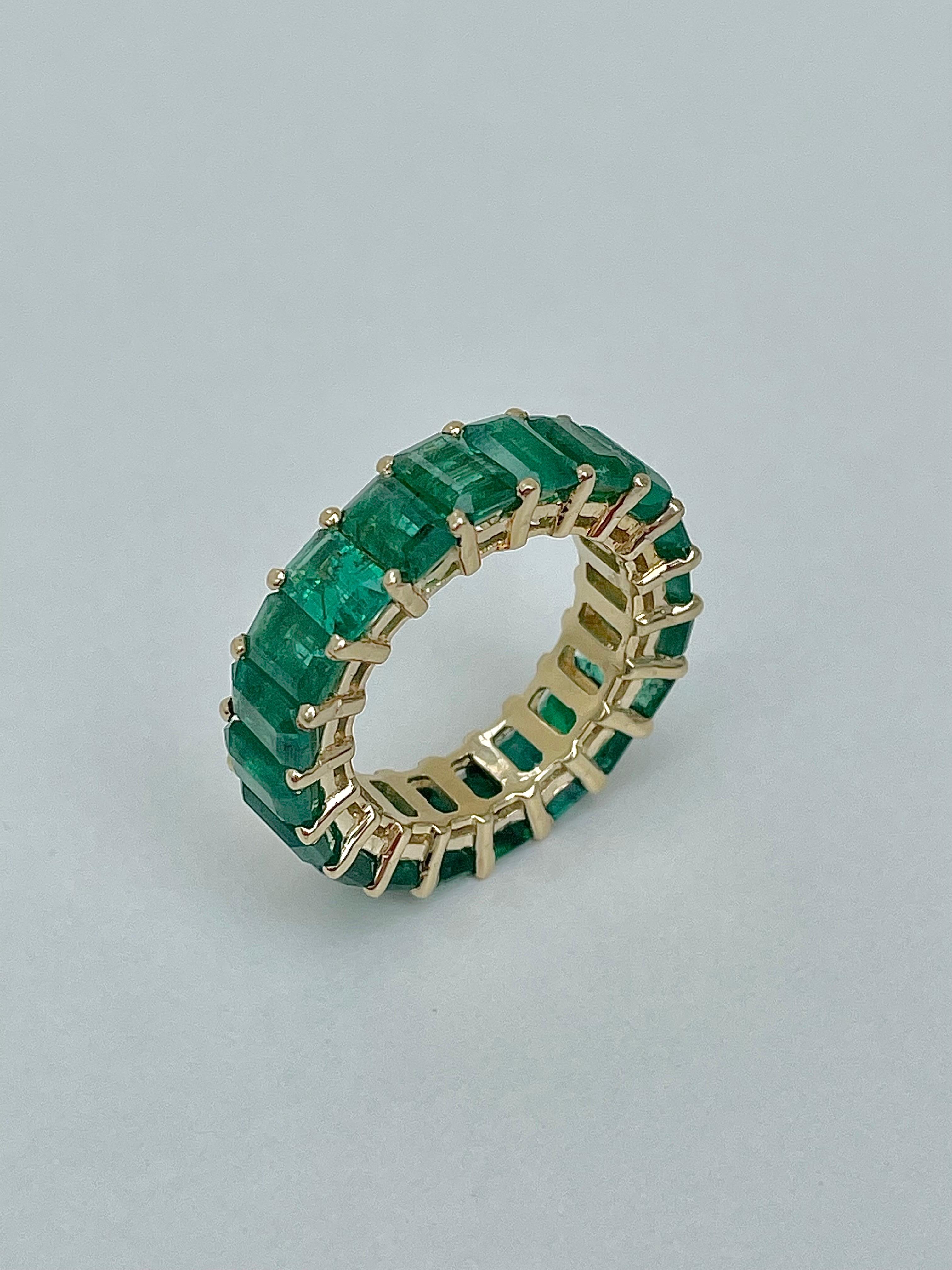 Vintage Chunky Emerald Full Eternity Ring in Yellow Gold

the most incredible full eternity ring, she’s chunky and perfect!

The item comes without the box in the photos but will be presented in a  gift box

Measurements: weight 6.81g, size UK M,