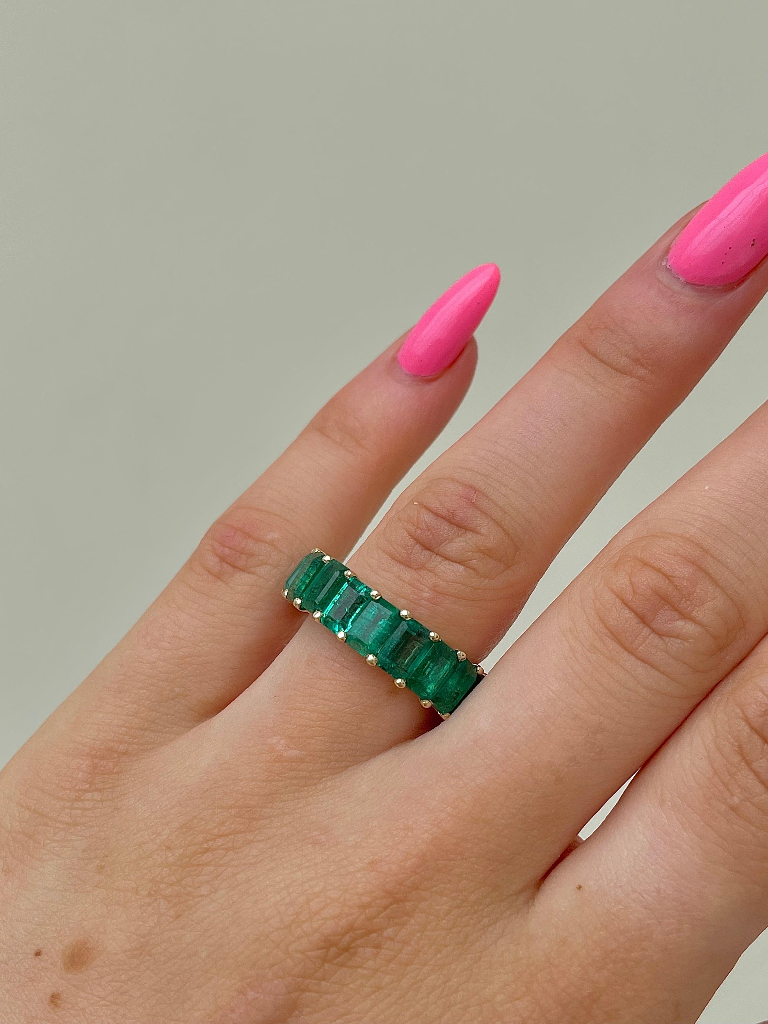 Vintage Chunky Emerald Full Eternity Ring in Yellow Gold 1