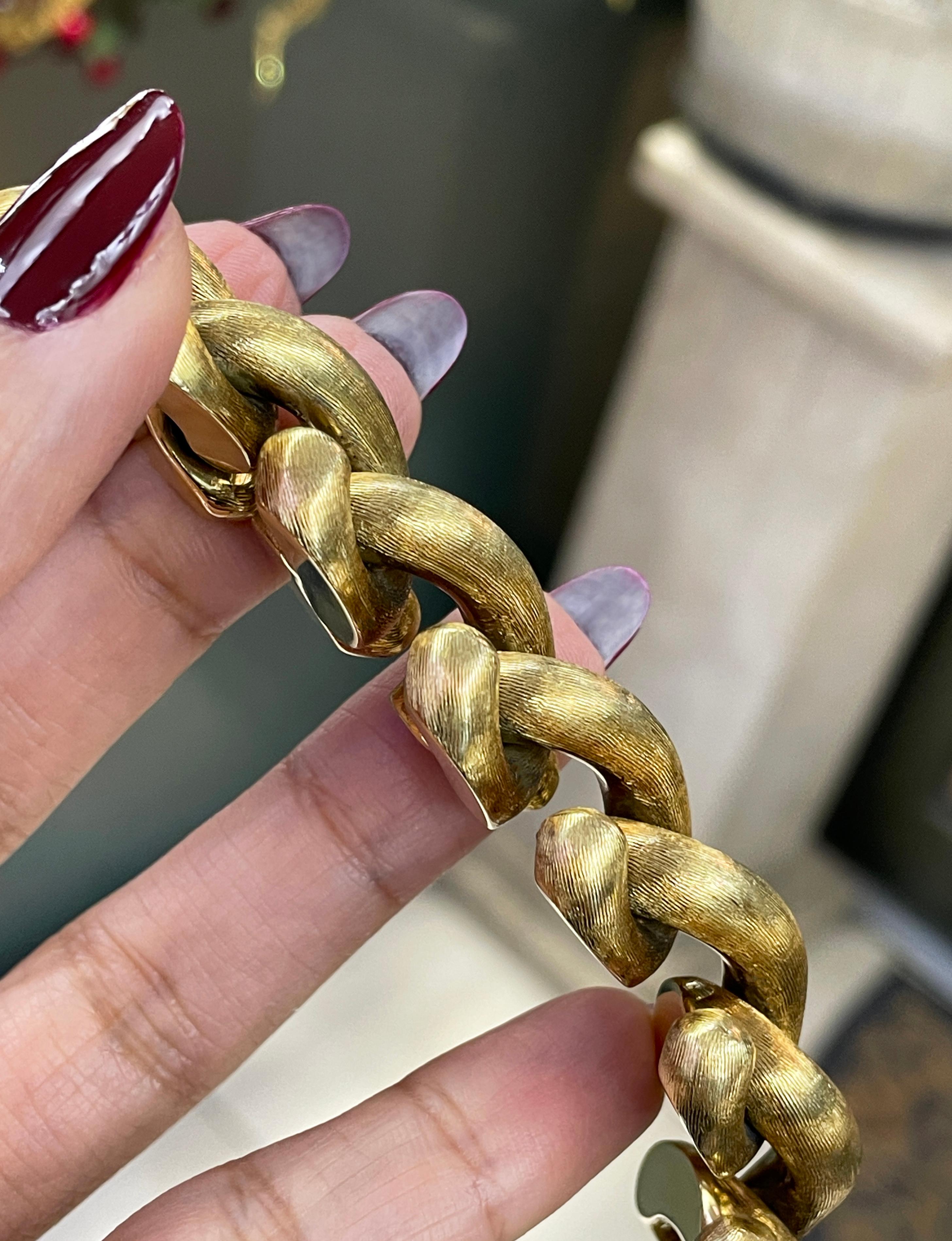 Vintage Chunky Hook Link 14 Carat Yellow Gold Bracelet, Circa 1960's For Sale 1