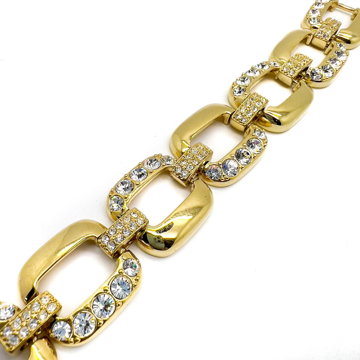 A vintage Crystal Link Bracelet.
An unsigned beauty. A rare treasure. Just because a jewel doesn’t carry a designer name, doesn’t mean it isn't coveted. The unsigned beauties in our collection are sourced specifically by Jennifer for their standout