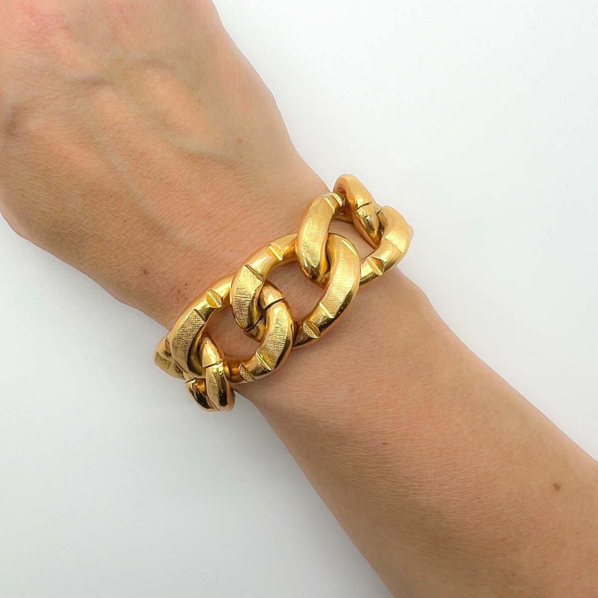 Vintage Chunky Textured Curb Bracelet 1980s In Good Condition For Sale In Wilmslow, GB
