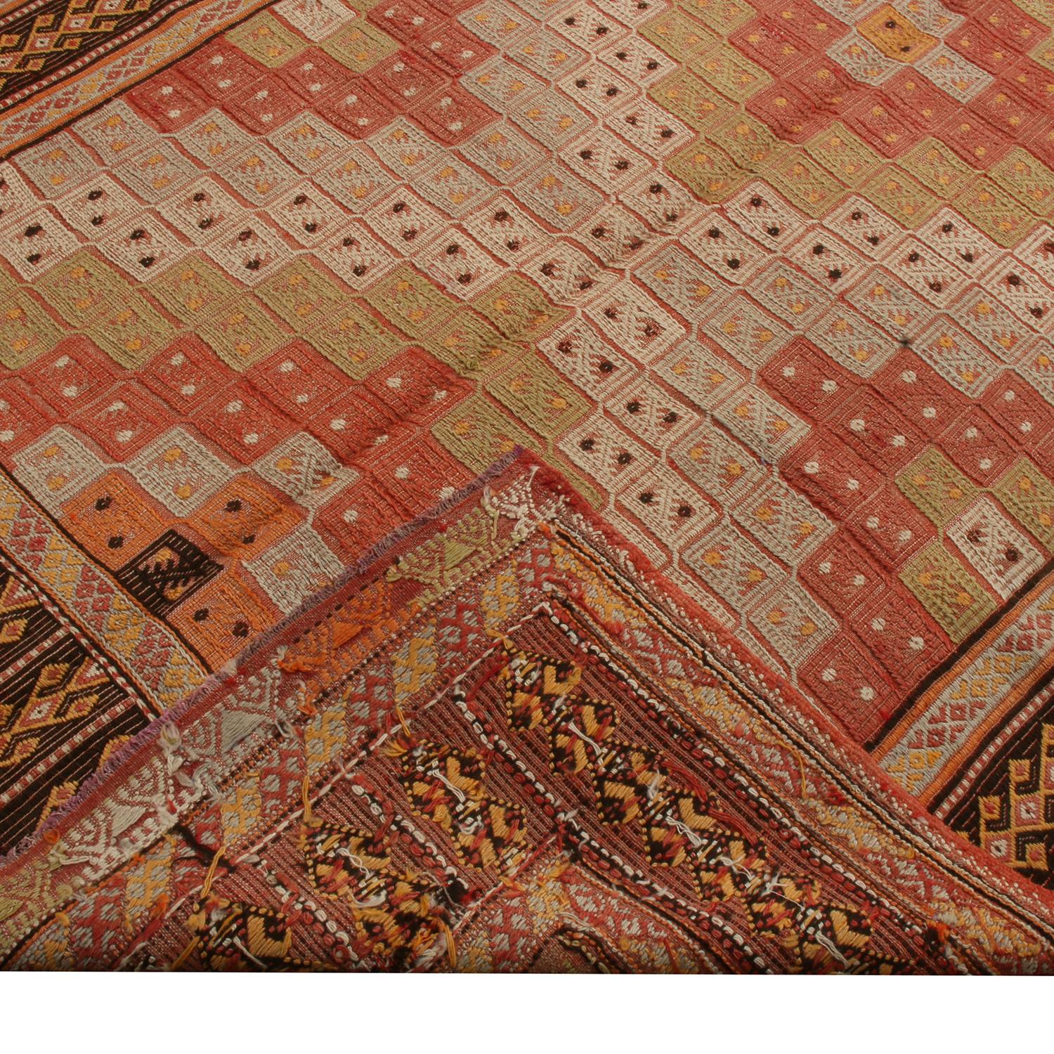 Vintage Cicim Geometric Beige and Pastel Wool Kilim Rug In Excellent Condition In Long Island City, NY