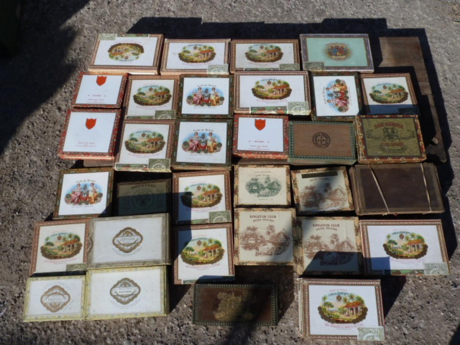 Vintage Cigar Boxes, 20th Century In Good Condition For Sale In London, GB