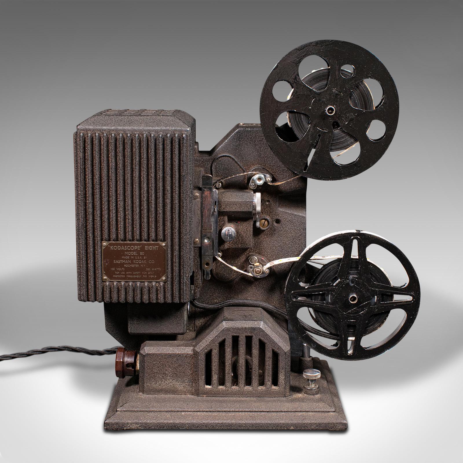 Lámpara de proyector de cine vintage, americana, luz de acento convertida, Kodak, C.1940 Moderno de mediados de siglo en venta
