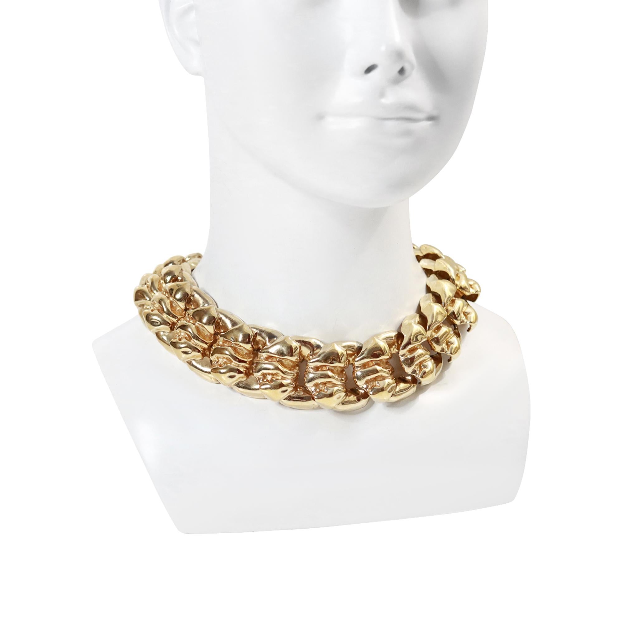 Vintage Ciner Chunky Linking Pieces Choker Necklace Circa 1980s. This is one of the classic necklaces from the 1980s that stands out with its distinctive look. Part of the Link is smooth, and the other part is elevated, creating the pattern. Ciner