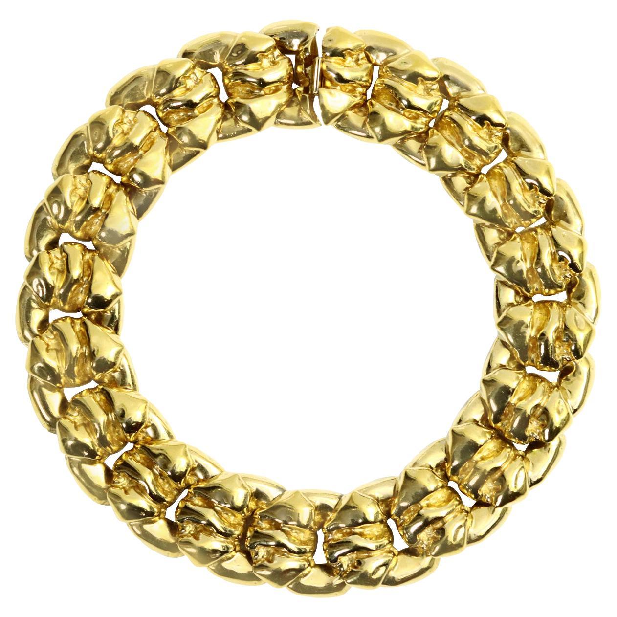 Collana girocollo vintage A Link di Ciner, anni '80 circa. Questa è una delle collane classiche degli anni '80 che si distingue per il suo look particolare. Una parte dell'A Link è liscia, mentre l'altra è rialzata e crea il motivo. Ciner ha cessato