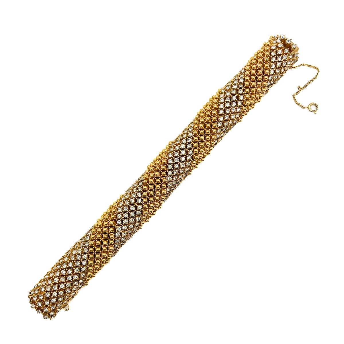Una pulsera vintage Ciner Crystal Bobble. Una pieza impresionante de una de las mejores Casas de bisutería de Estados Unidos. Un diseño de bolillos adornado a la perfección con bandas de cristales de vidrio para dar un efecto ultra lujoso. Atemporal