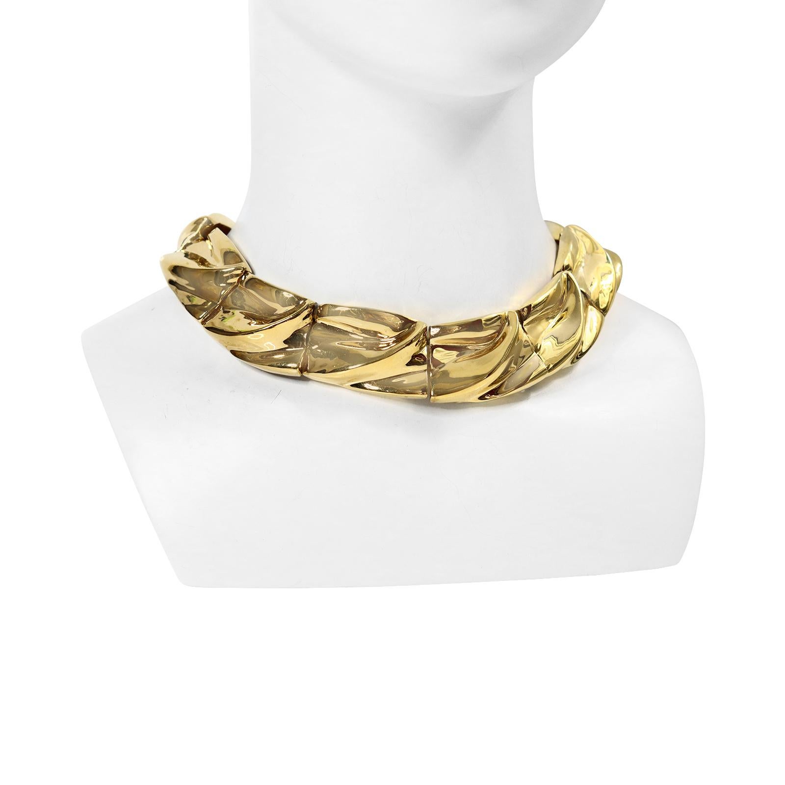 Moderne Collier ras du cou vintage en or et A Link Circa 1980 en vente
