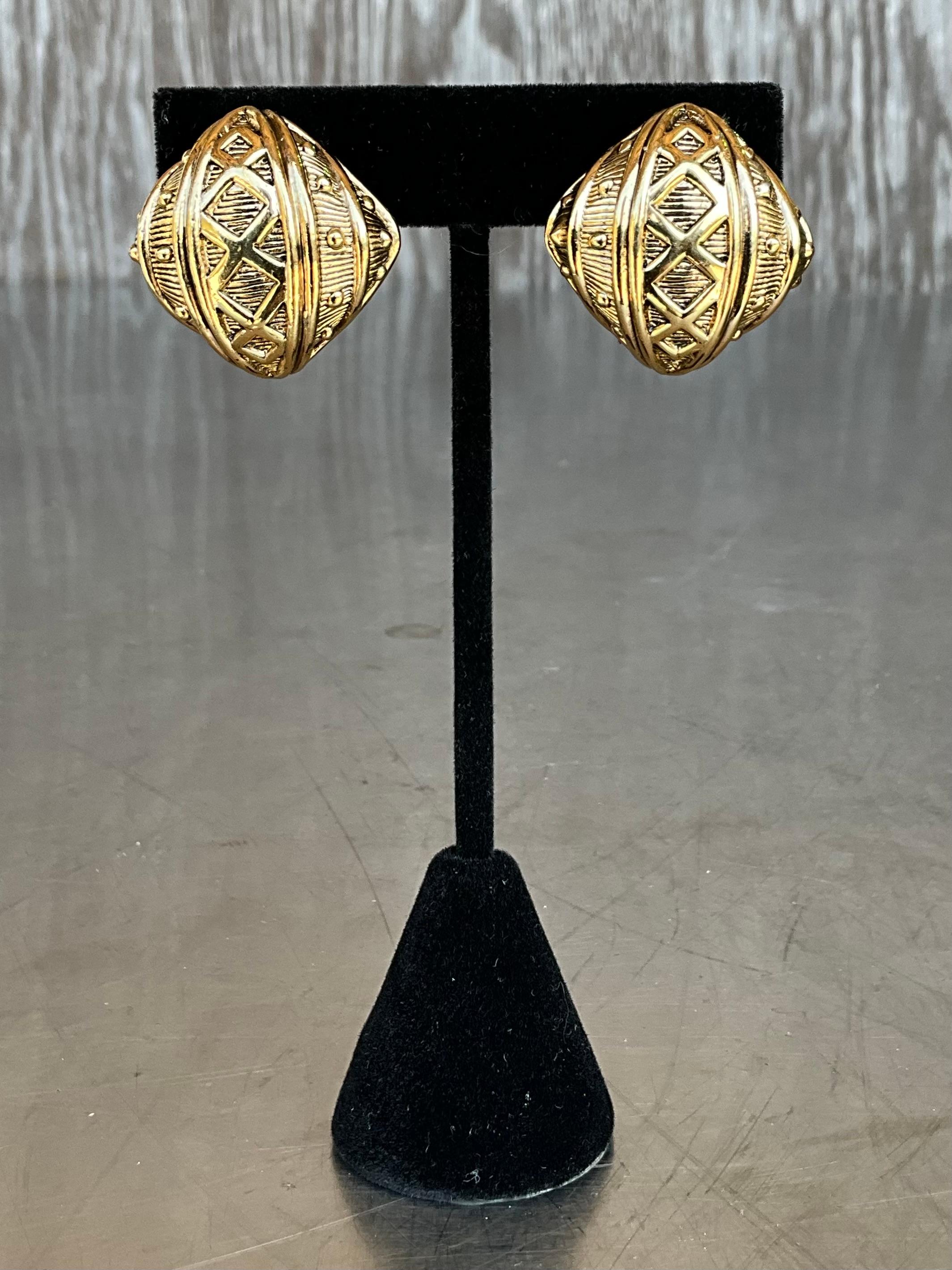 Pendientes de clip vintage Ciner en tono dorado en Bueno estado para la venta en Lake Worth Beach, FL