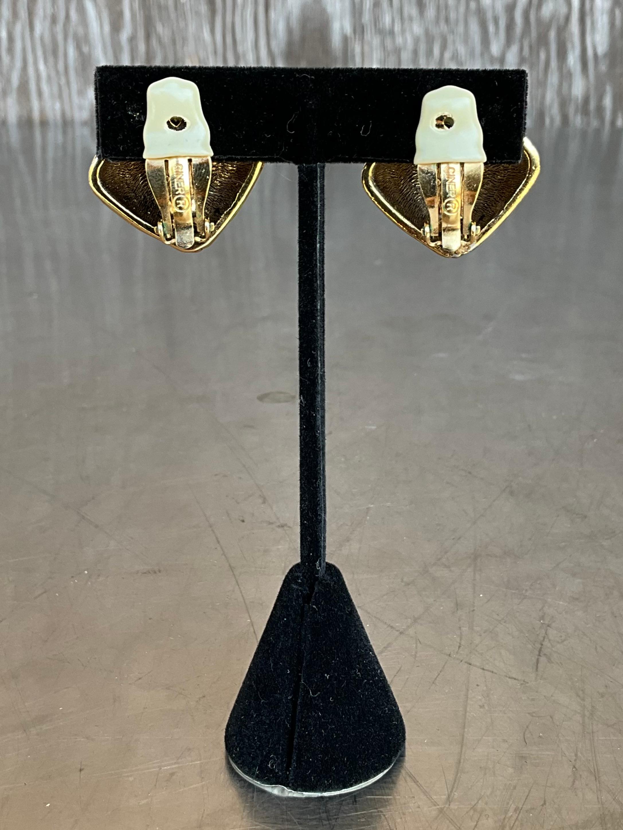 Pendientes de clip vintage Ciner en tono dorado en venta 2