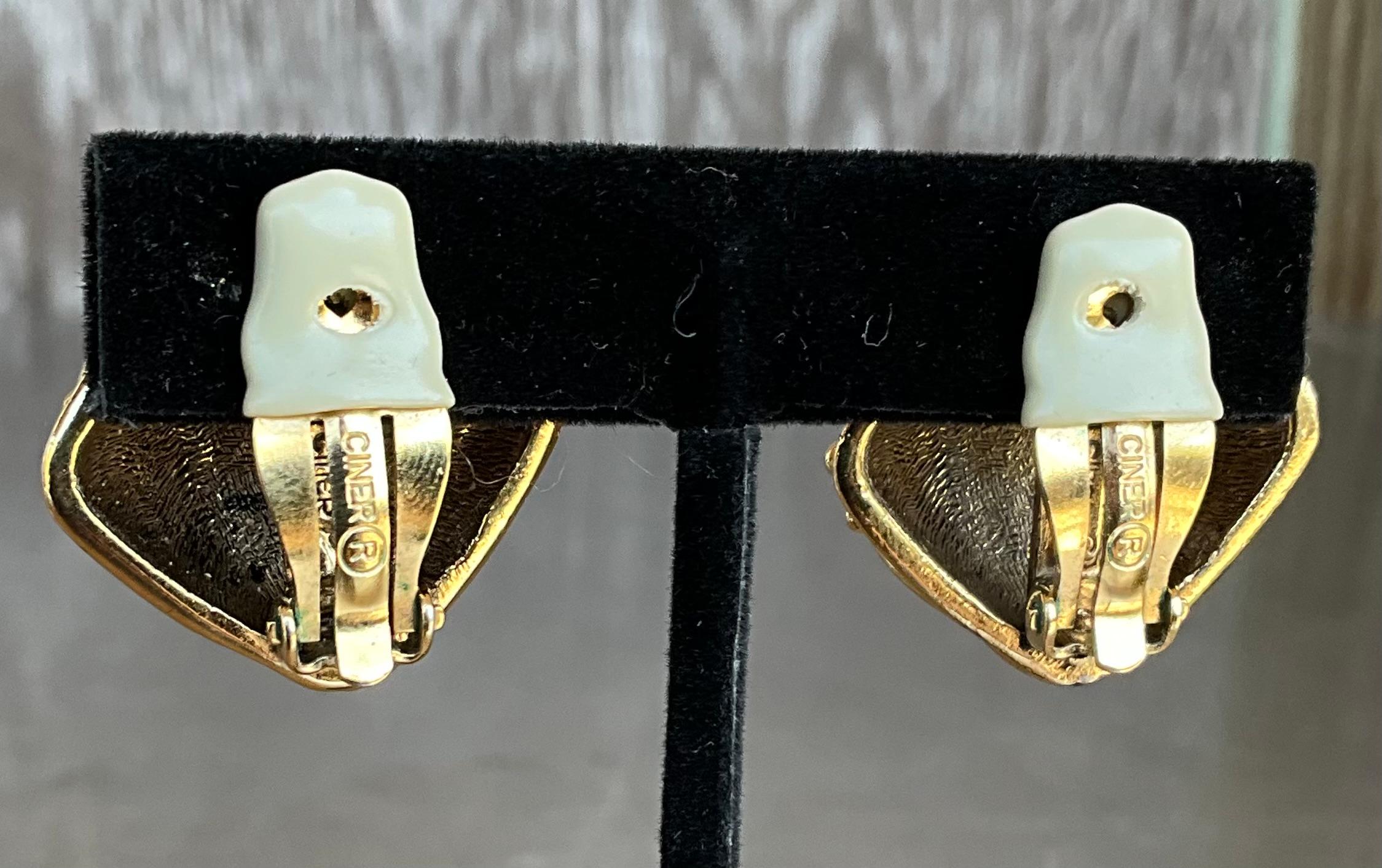 Pendientes de clip vintage Ciner en tono dorado en venta 3