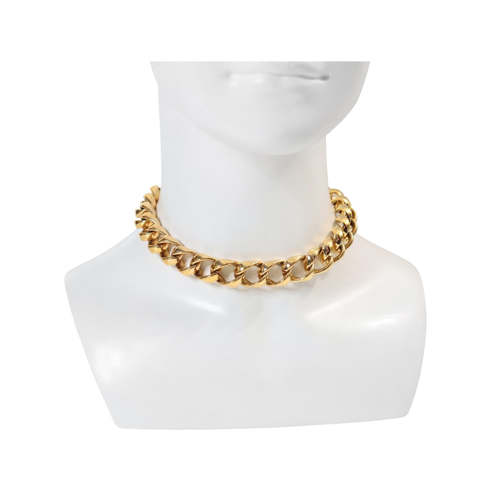 Moderno Collana girocollo vintage di Ciner in tonalità oro, circa anni '80 in vendita