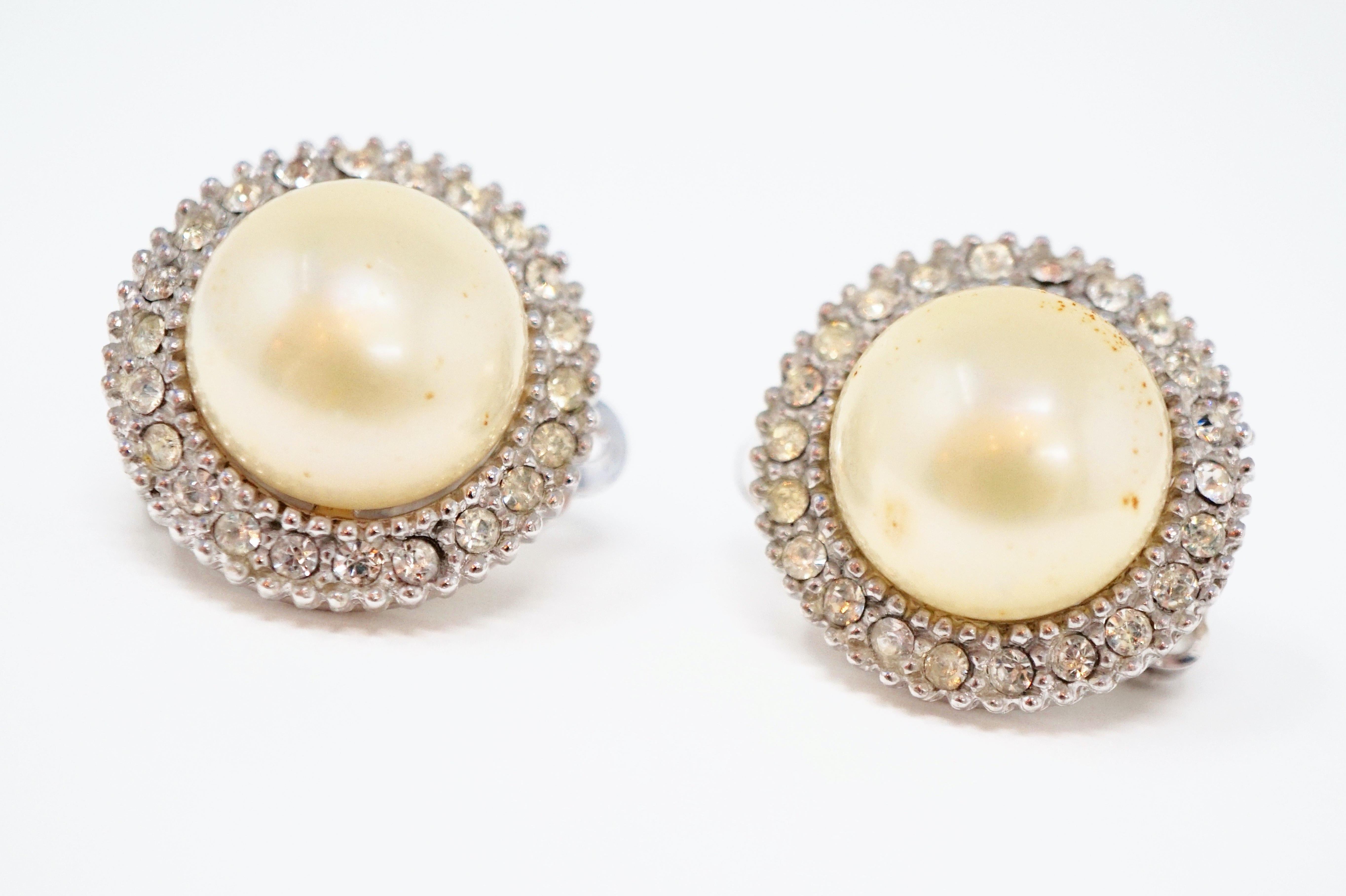 Vintage Ciner Perlen- und Pavé-Ohrringe, signiert im Zustand „Gut“ im Angebot in McKinney, TX