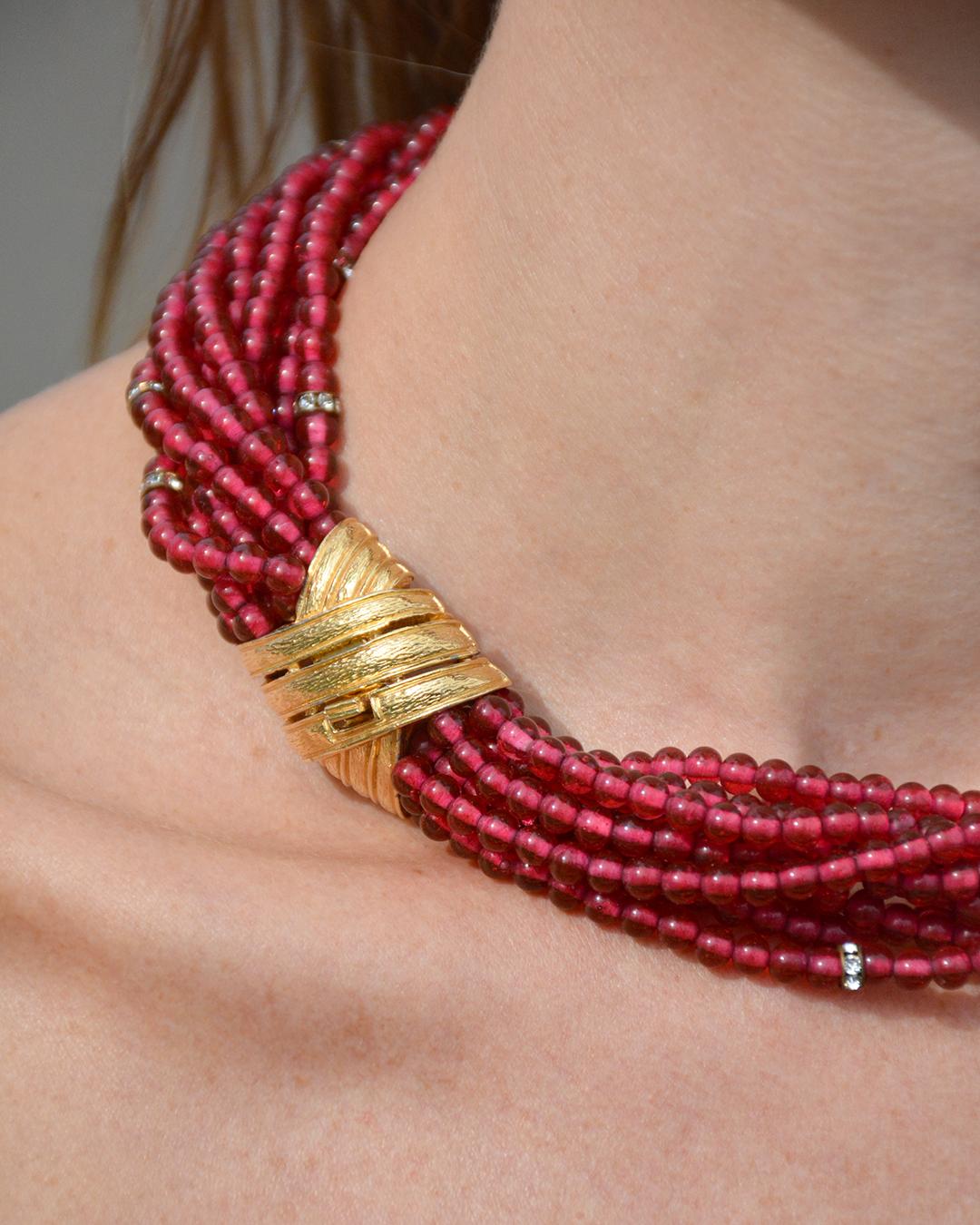 Vintage Ciner Ruby Paste Statement Necklace (Collier en pâte de rubis) Excellent état - En vente à New York, NY