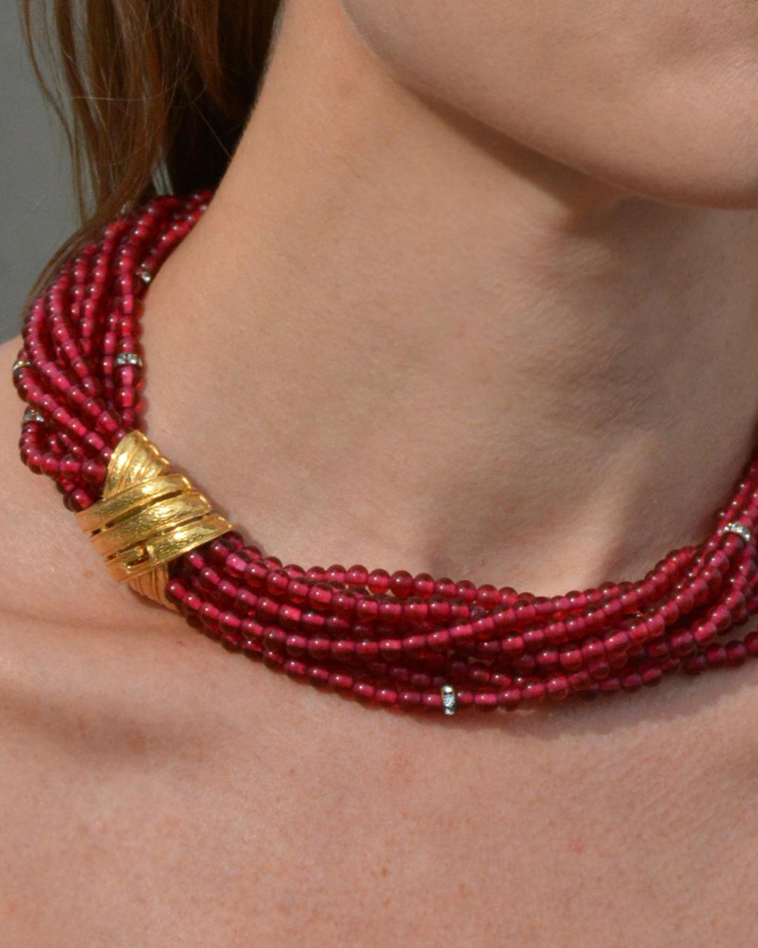 Vintage Ciner Ruby Paste Statement Necklace (Collier en pâte de rubis) en vente 3