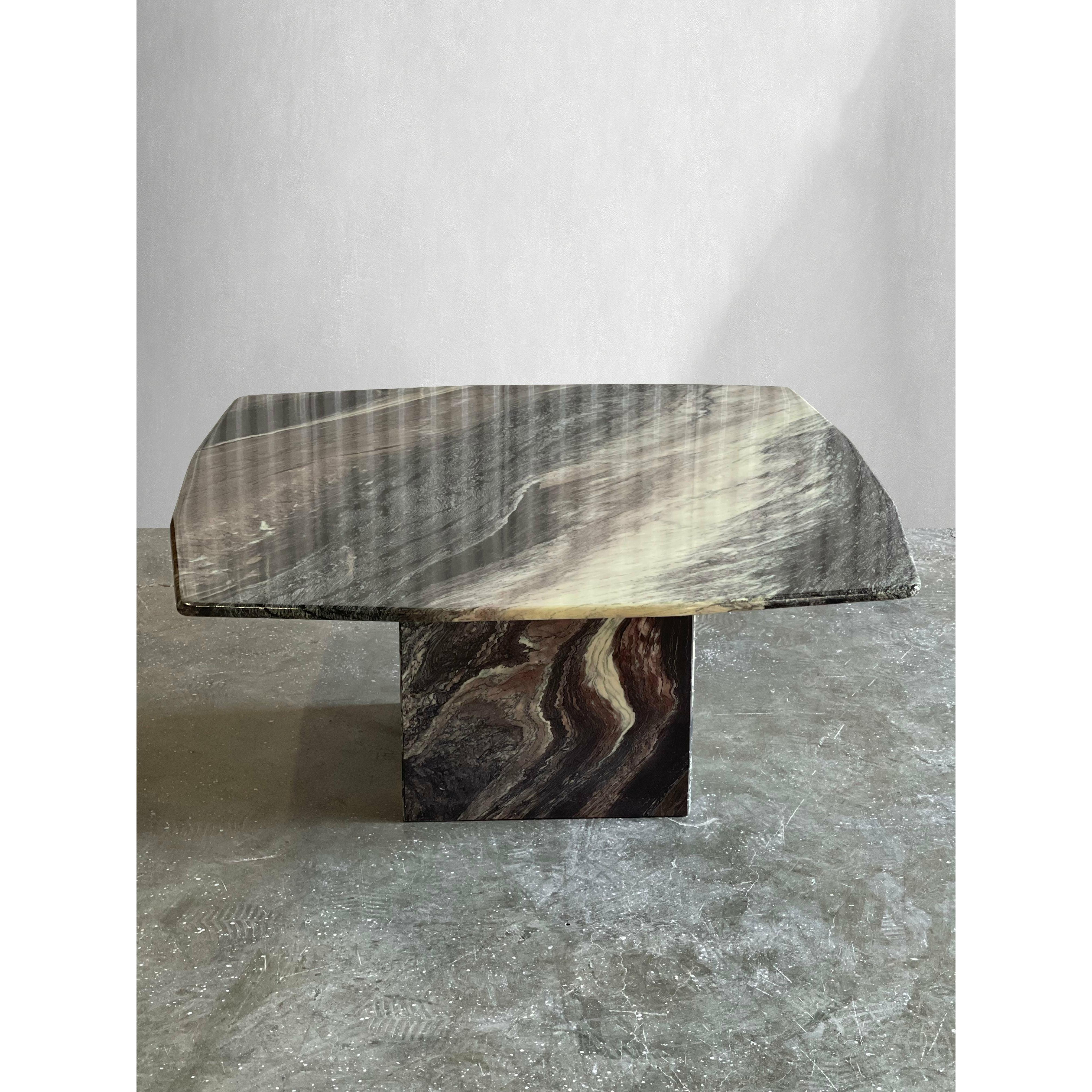 Stunning coffee table in Cipollino Ondulato Marble. This marble is mined from quarries in Tuscany. Known for its exotic color palette and veining pattern. The marble is uniquely characterized by black, ivory and hues of blush. 

*Warehouse glare
