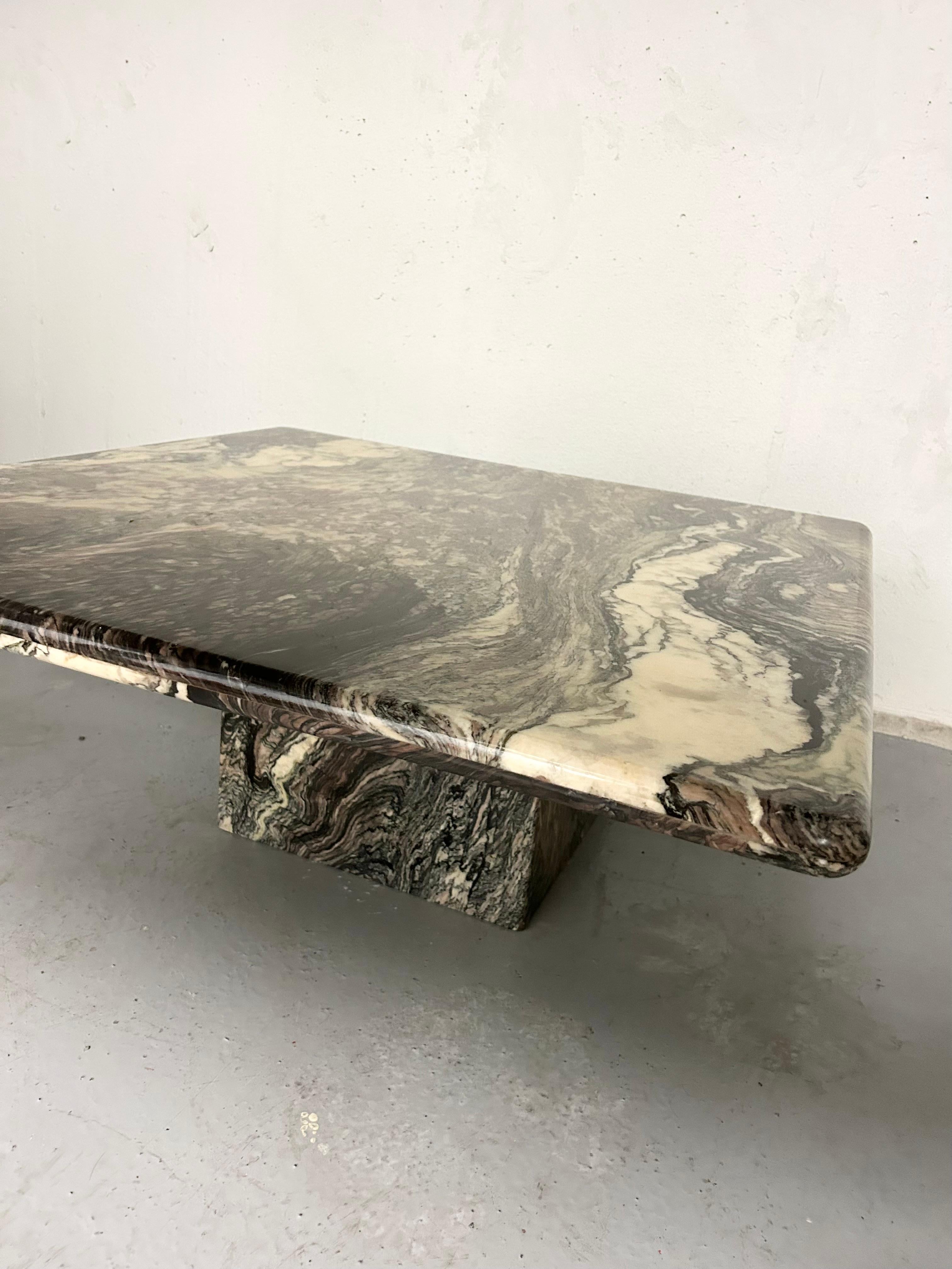 Vintage cipollino ondulato marble coffee table. Made in Italy. Notes of cream, brown, and black. Rounded edges. Top sits on hollow marble square. Minimal wear. No chips or cracks. 