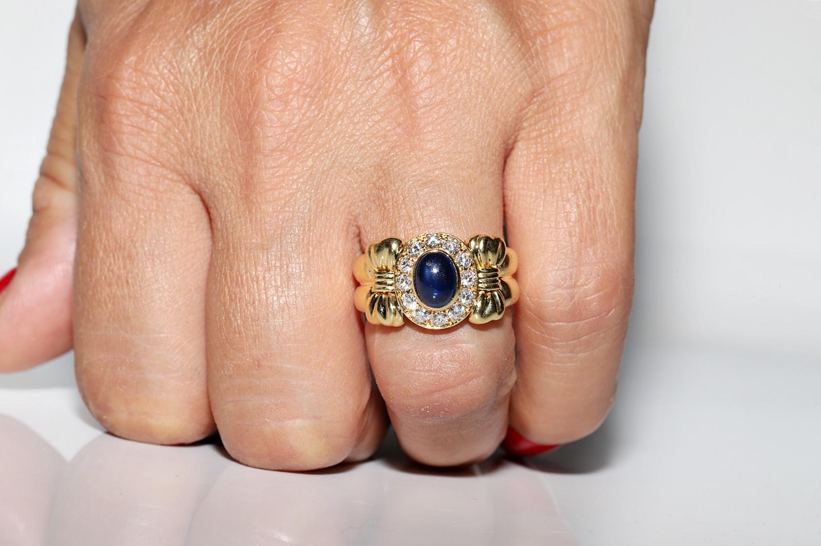 Vintage Circa 18k Gold  1980s Natural Diamond And Cabochon Sapphire Ring  For Sale 7