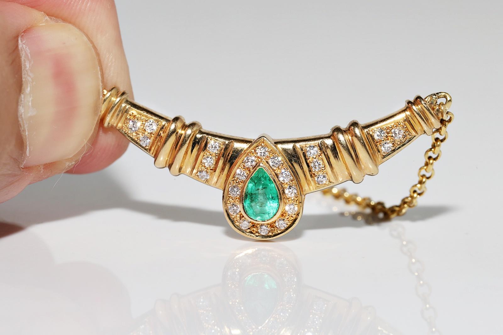 Collier pendentif vintage en or Circa 18k orné de diamants naturels et d'émeraudes en vente 9