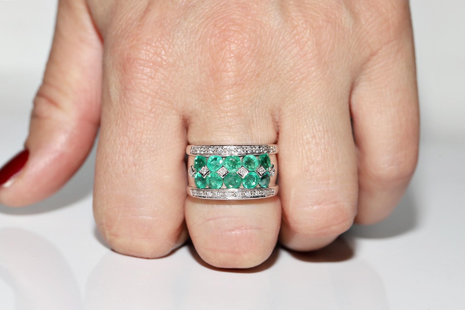Retro Vintage Circa 1990s 18k Gold Natural Diamond And Emerald  Strong Ring  For Sale