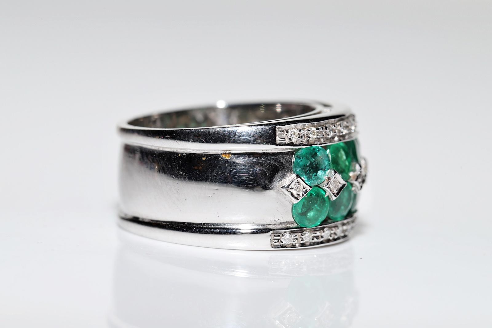 Vintage Circa 1990s 18k Gold Natural Diamond And Emerald  Strong Ring  For Sale 1