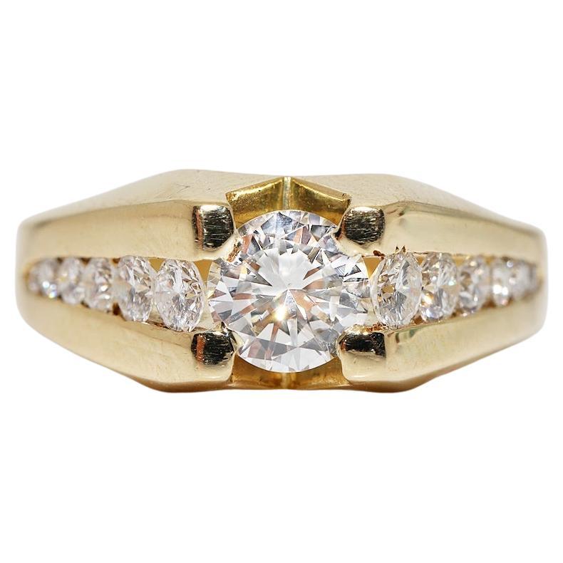 Vintage Circa 18k Gold Natural Diamond Decorated Pretty Ring  For Sale