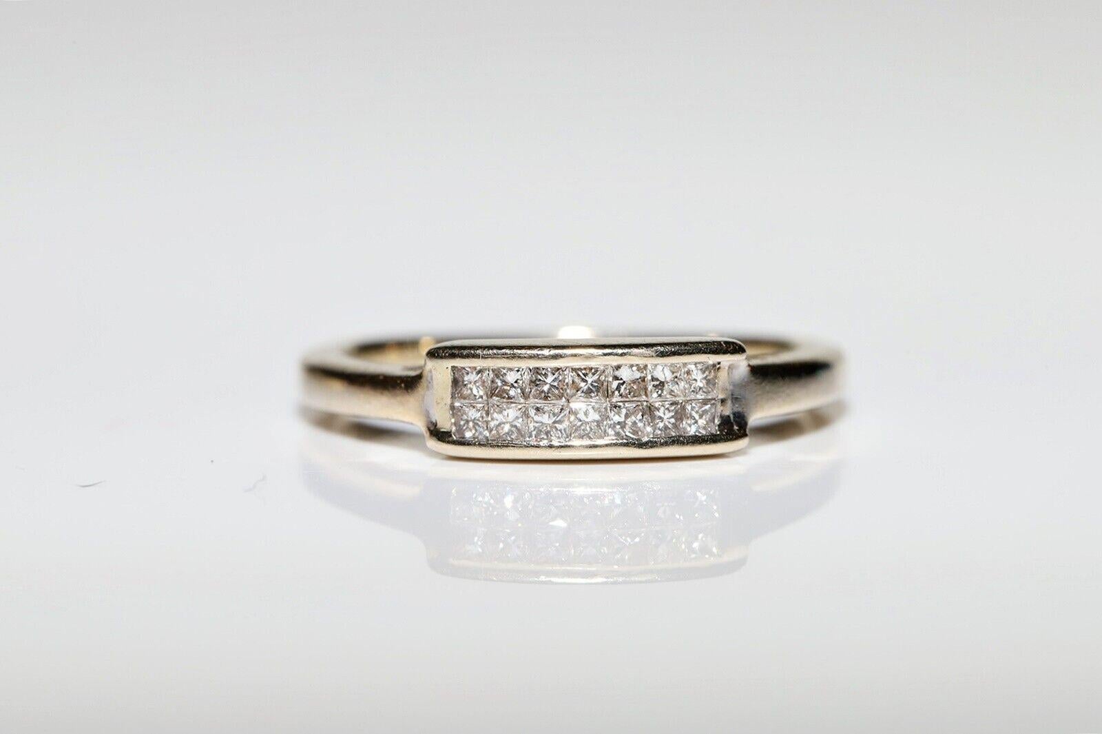 Vintage Circa 18k Gold Natürlicher Diamant im Prinzessinnenschliff Dekorierter Ring (Carréschliff) im Angebot