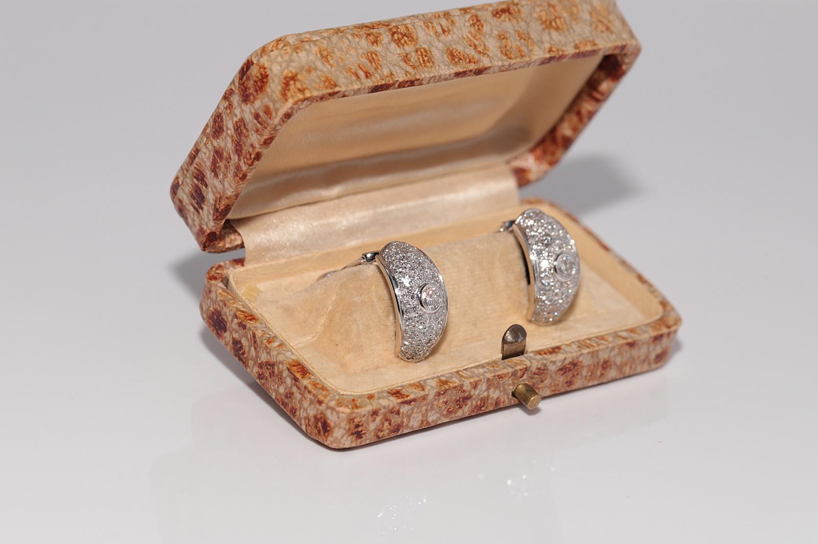 Vintage Circa 18k Weißgold Natürlicher Diamant Dekoriert Omega Back Ohrring, Vintage (Retro) im Angebot