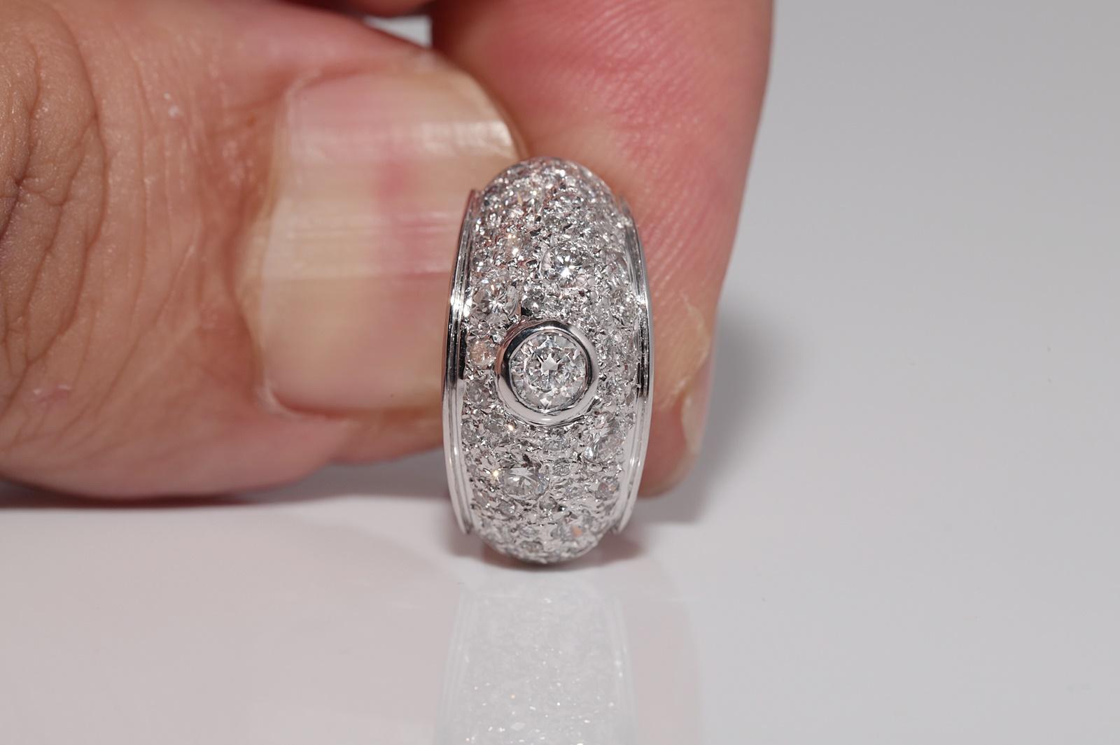 Vintage Circa 18k Weißgold Natürlicher Diamant Dekoriert Omega Back Ohrring, Vintage im Angebot 1