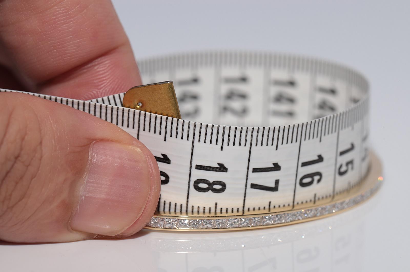 Vintage CIRCA 1900s 18k Gold natürlichen Prinzessinnenschliff Diamant Armreif Armband im Angebot 13