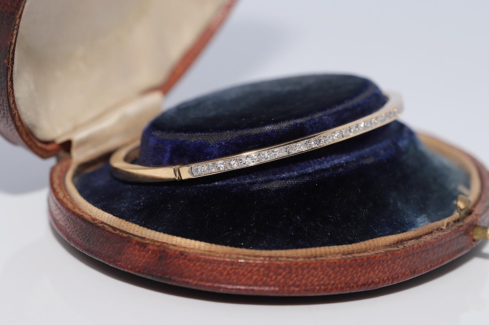 Vintage CIRCA 1900s 18k Gold natürlichen Prinzessinnenschliff Diamant Armreif Armband (Carréschliff) im Angebot