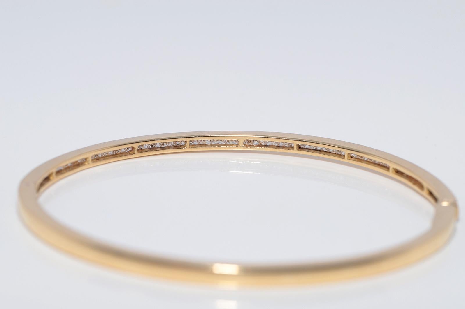 Vintage CIRCA 1900s 18k Gold natürlichen Prinzessinnenschliff Diamant Armreif Armband im Angebot 3