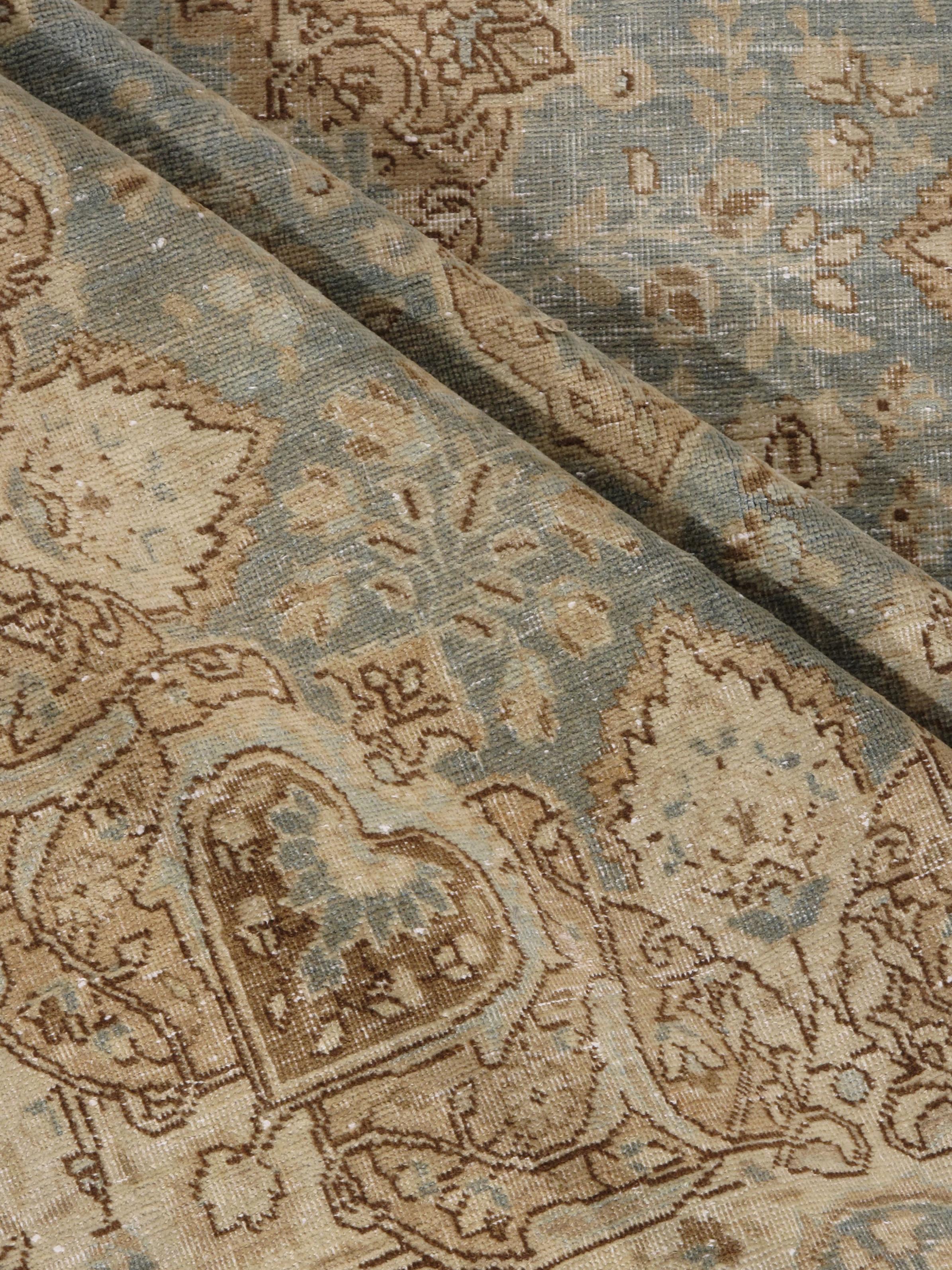 Vintage Circa 1920 Blue Distressed Tabriz Rug, 6'5 x 10'2 siglo XX en venta